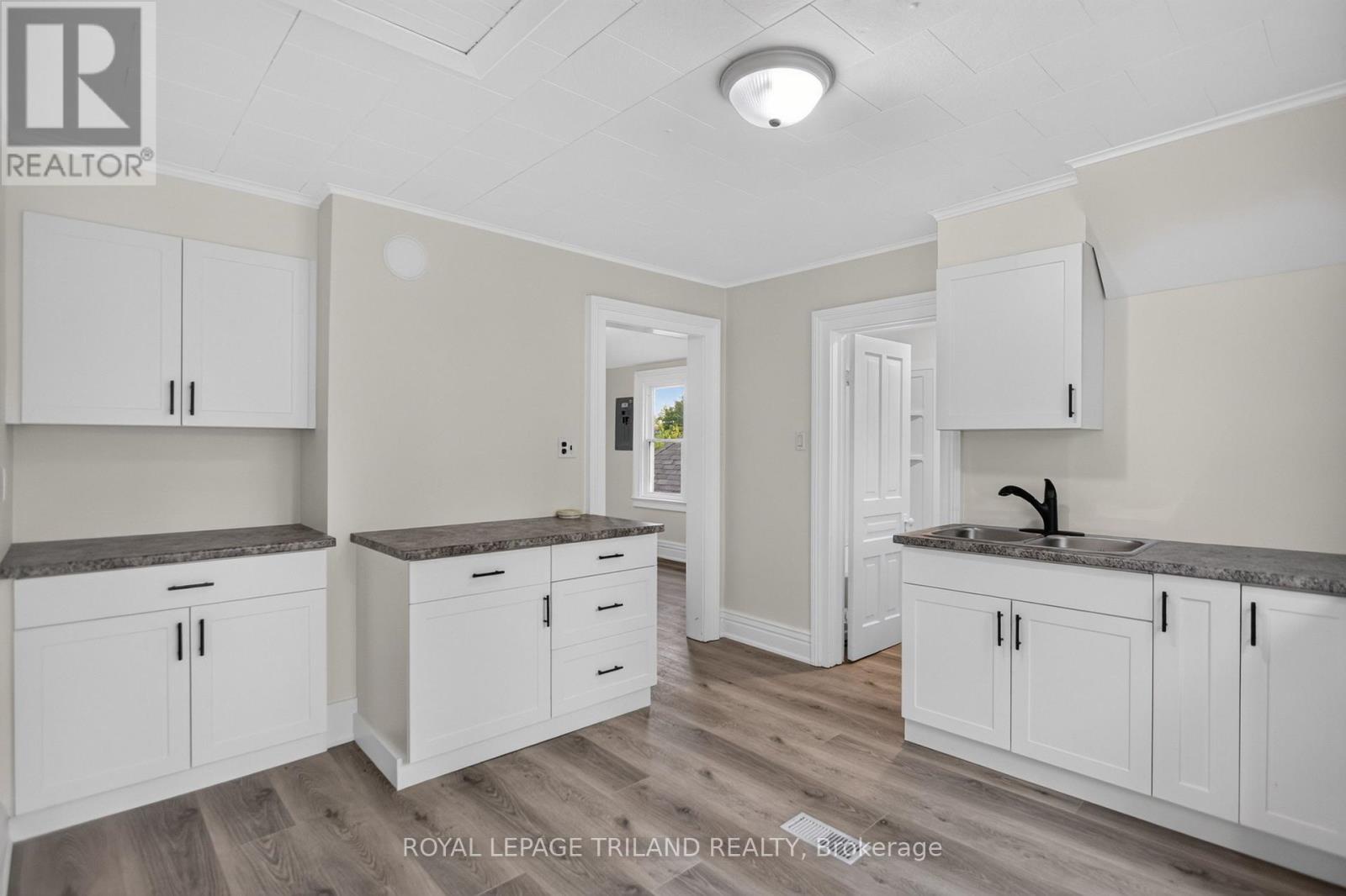 2.5 Antrim Street, St. Thomas, Ontario