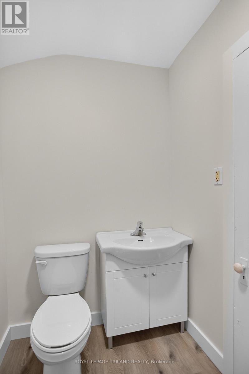 2.5 Antrim Street, St. Thomas, Ontario