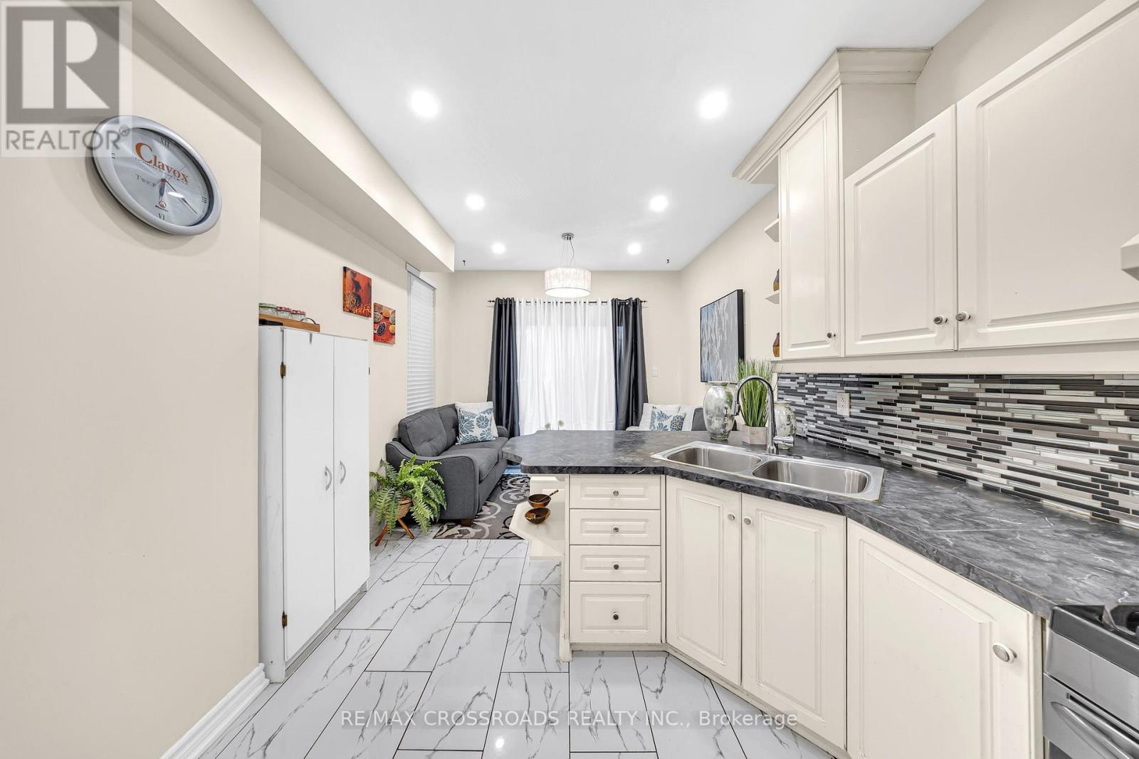 592a Danforth Road, Toronto (clairlea-birchmount), Ontario