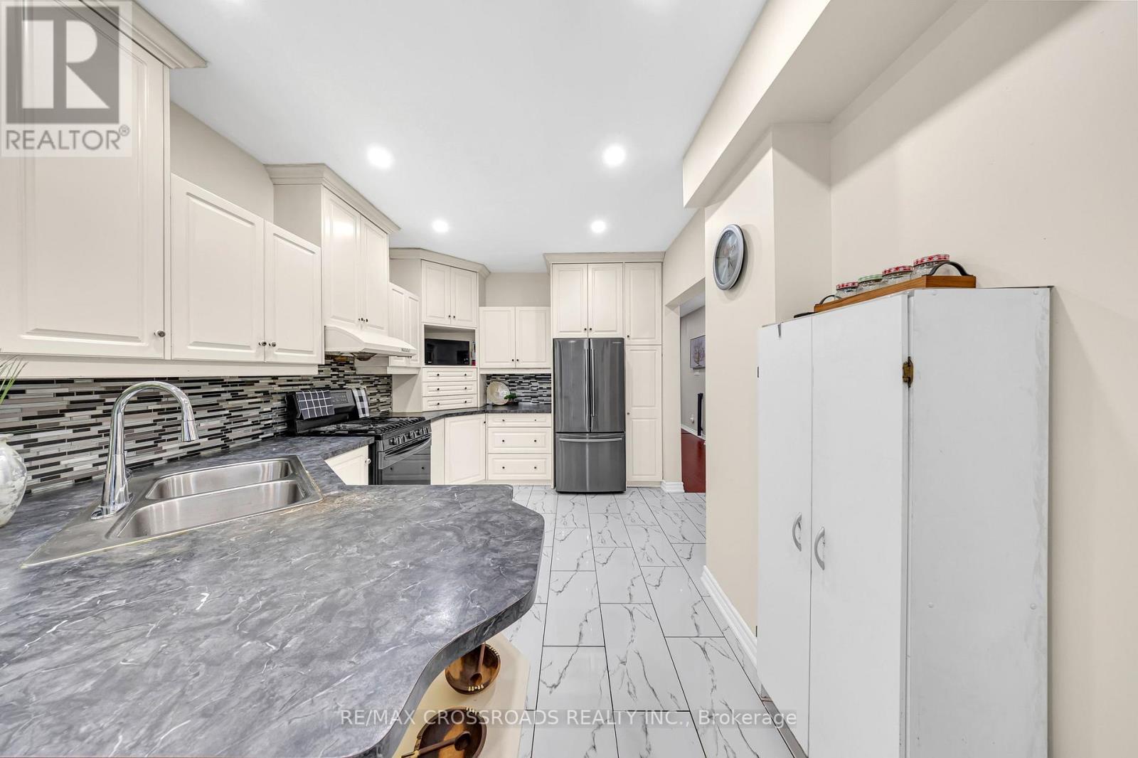 592a Danforth Road, Toronto (clairlea-birchmount), Ontario