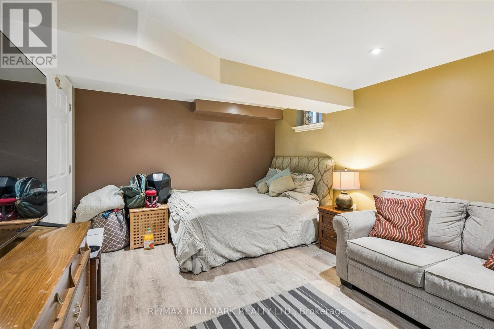 9 Savoy Avenue, Toronto (woodbine-lumsden), Ontario
