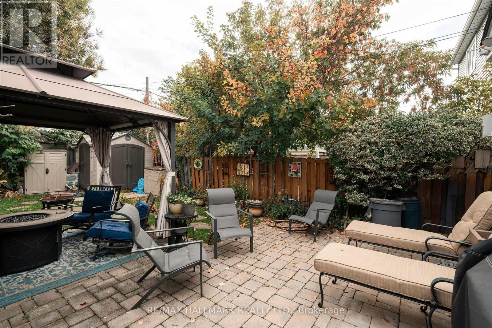 9 Savoy Avenue, Toronto (woodbine-lumsden), Ontario