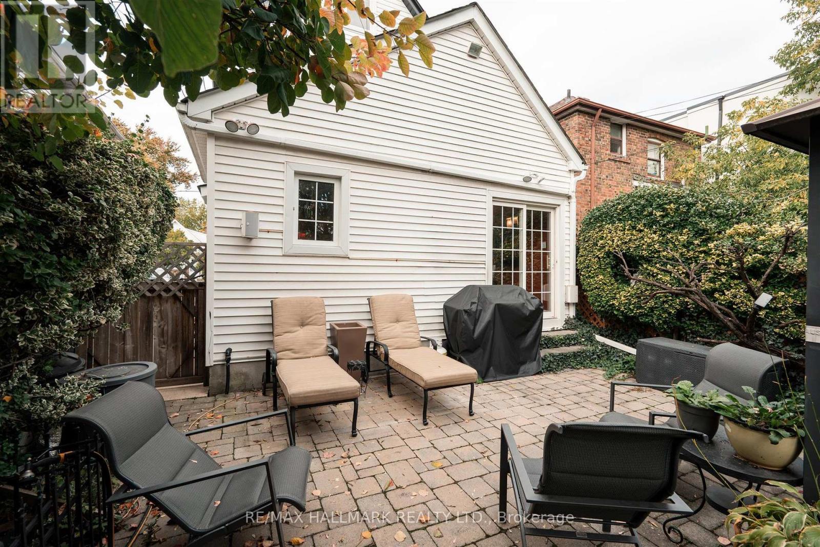 9 Savoy Avenue, Toronto (woodbine-lumsden), Ontario