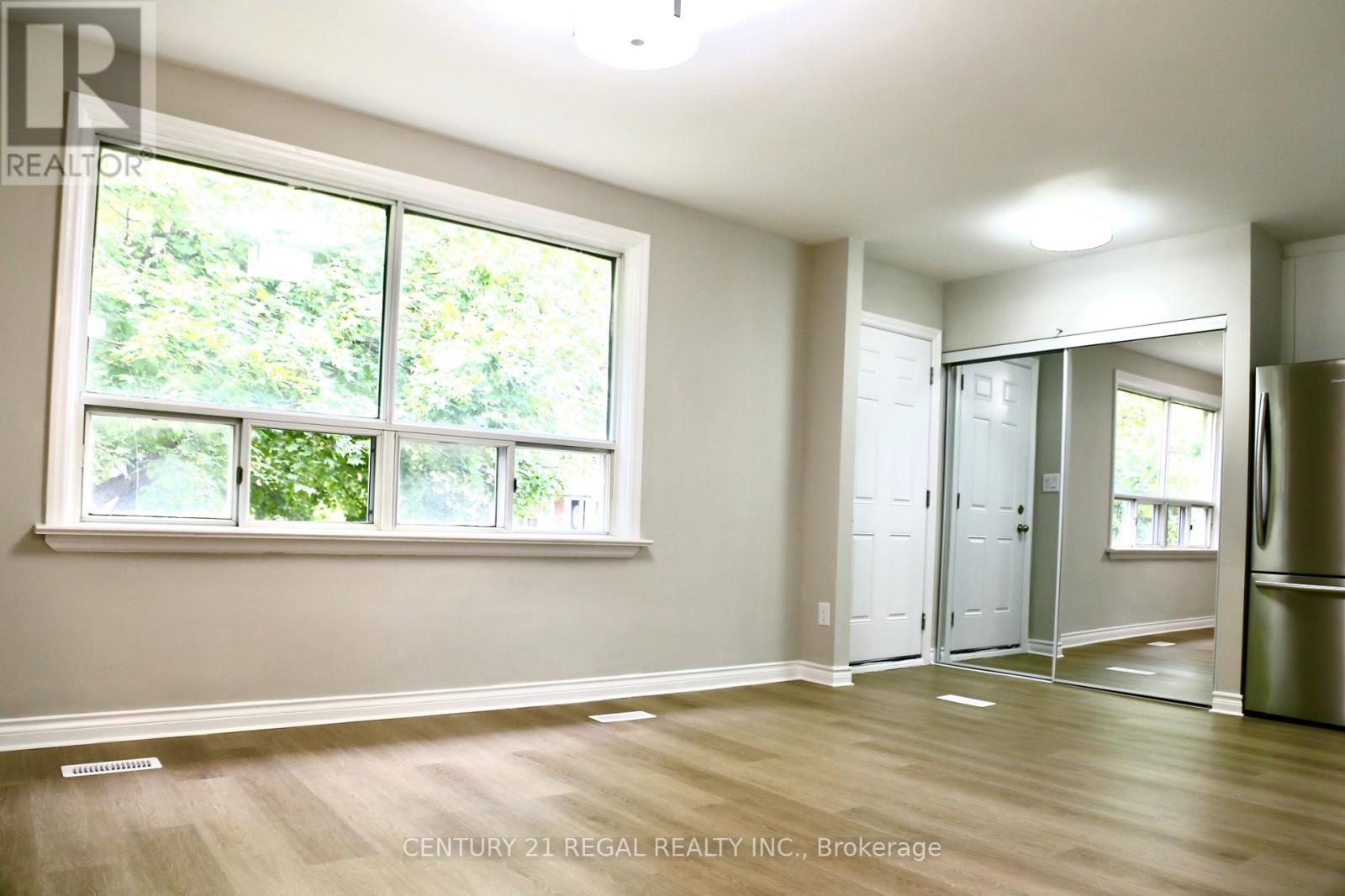 987 Victoria Park Avenue, Toronto (clairlea-birchmount), Ontario
