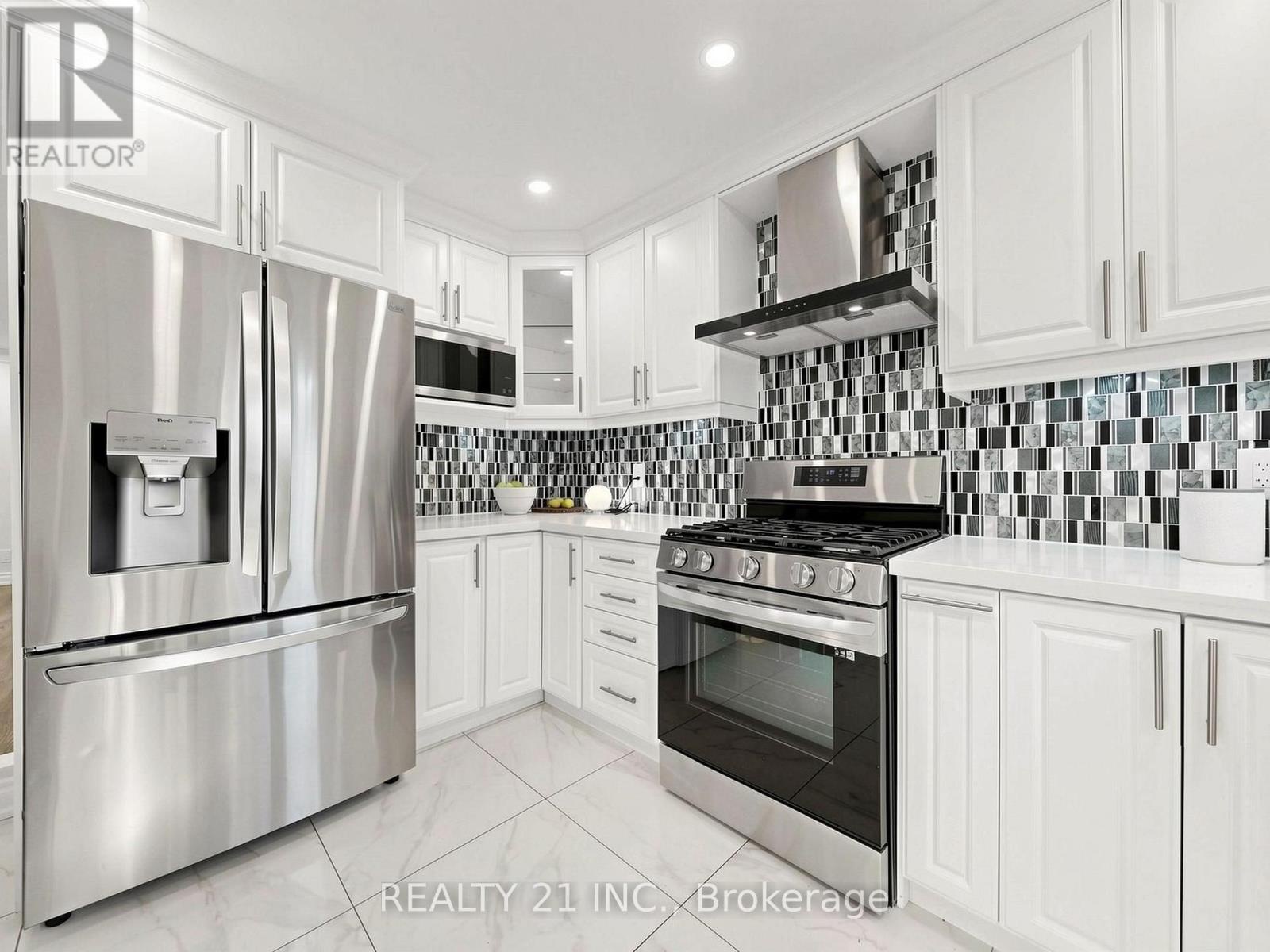 120 Queensbury Avenue, Toronto (birchcliffe-cliffside), Ontario