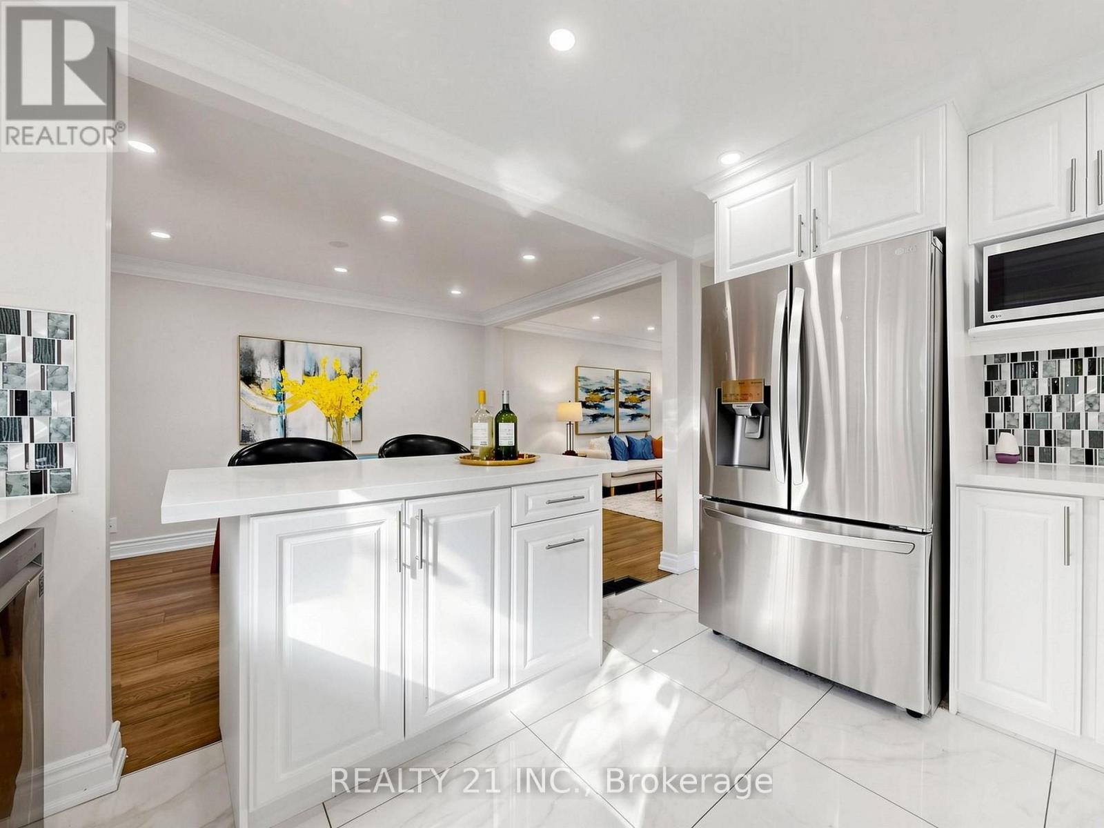 120 Queensbury Avenue, Toronto (birchcliffe-cliffside), Ontario