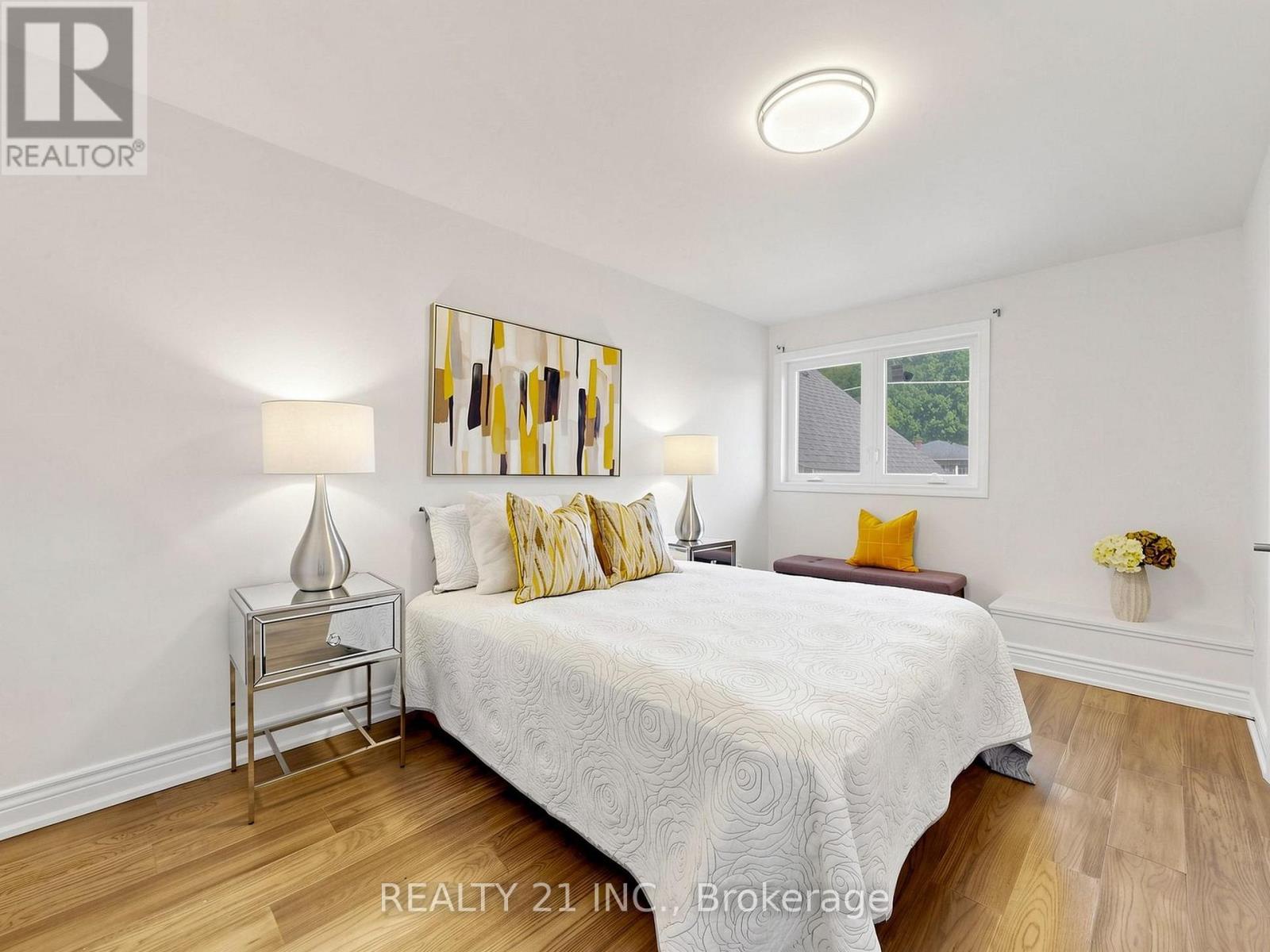 120 Queensbury Avenue, Toronto (birchcliffe-cliffside), Ontario
