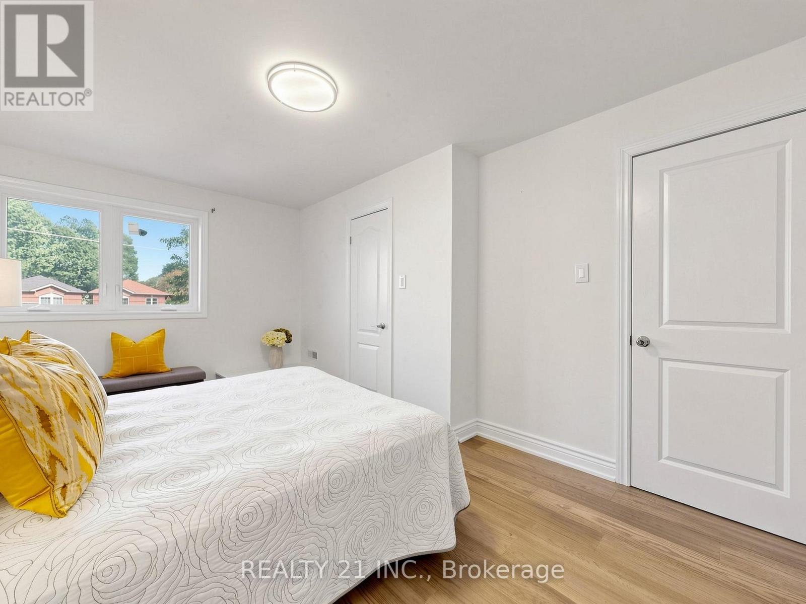 120 Queensbury Avenue, Toronto (birchcliffe-cliffside), Ontario