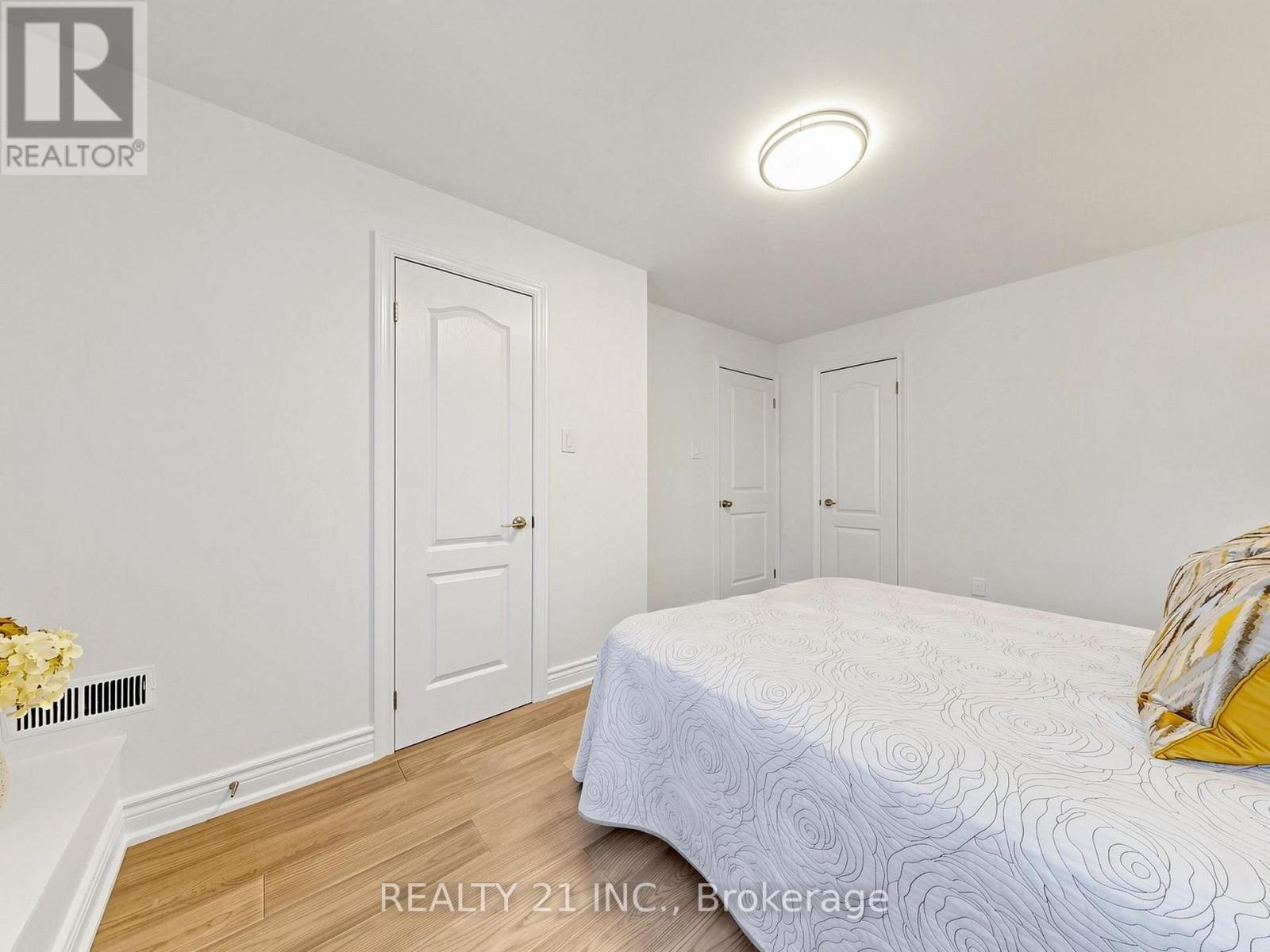 120 Queensbury Avenue, Toronto (birchcliffe-cliffside), Ontario