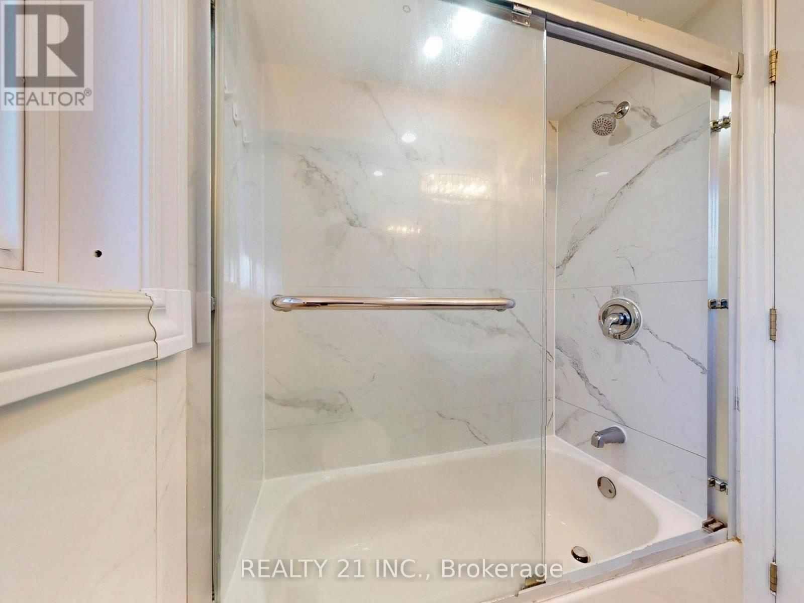 120 Queensbury Avenue, Toronto (birchcliffe-cliffside), Ontario