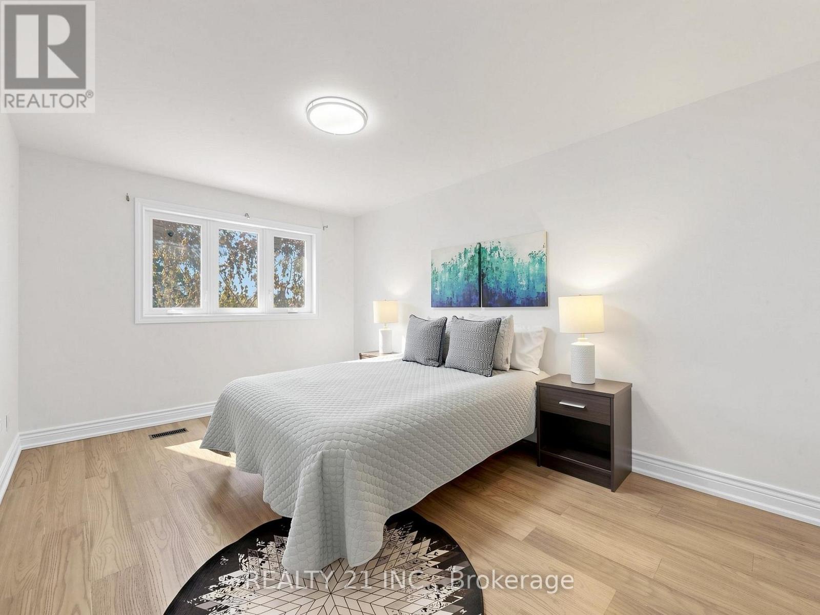 120 Queensbury Avenue, Toronto (birchcliffe-cliffside), Ontario