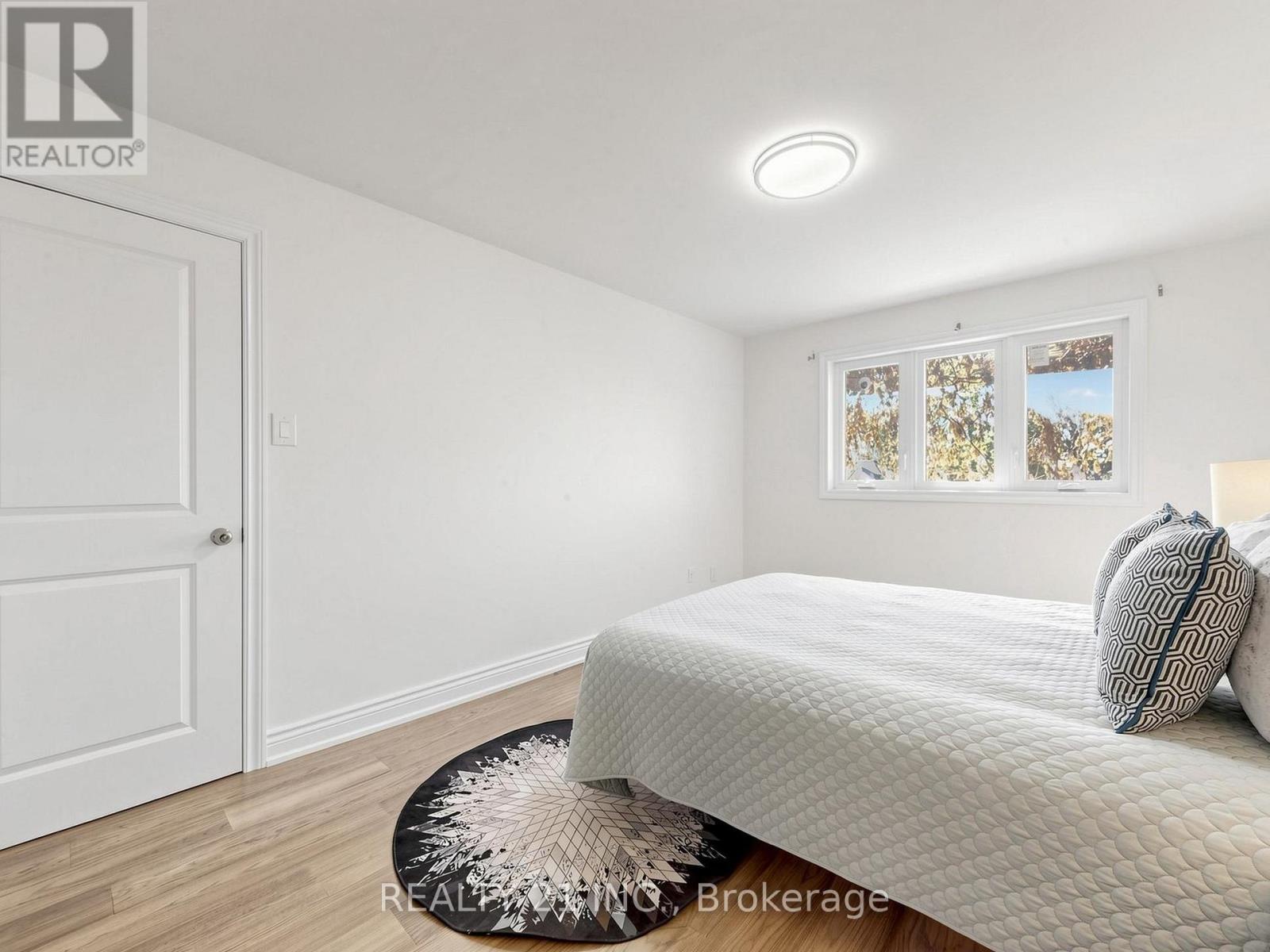 120 Queensbury Avenue, Toronto (birchcliffe-cliffside), Ontario