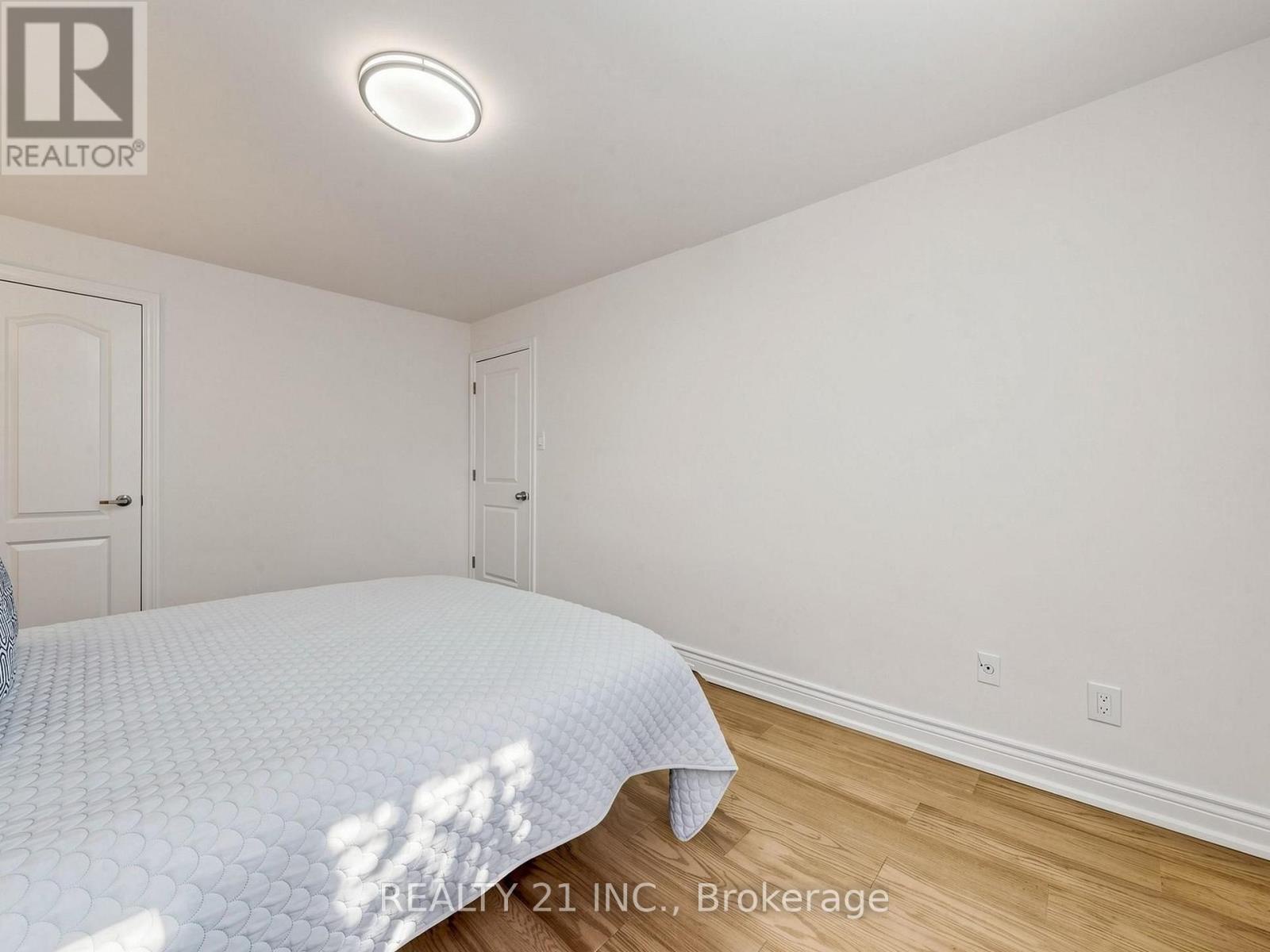 120 Queensbury Avenue, Toronto (birchcliffe-cliffside), Ontario