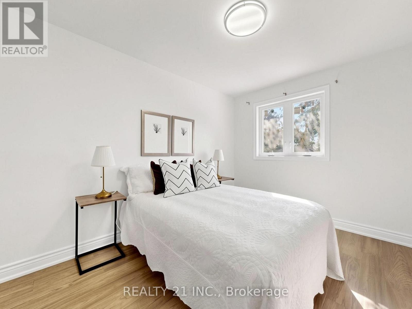 120 Queensbury Avenue, Toronto (birchcliffe-cliffside), Ontario