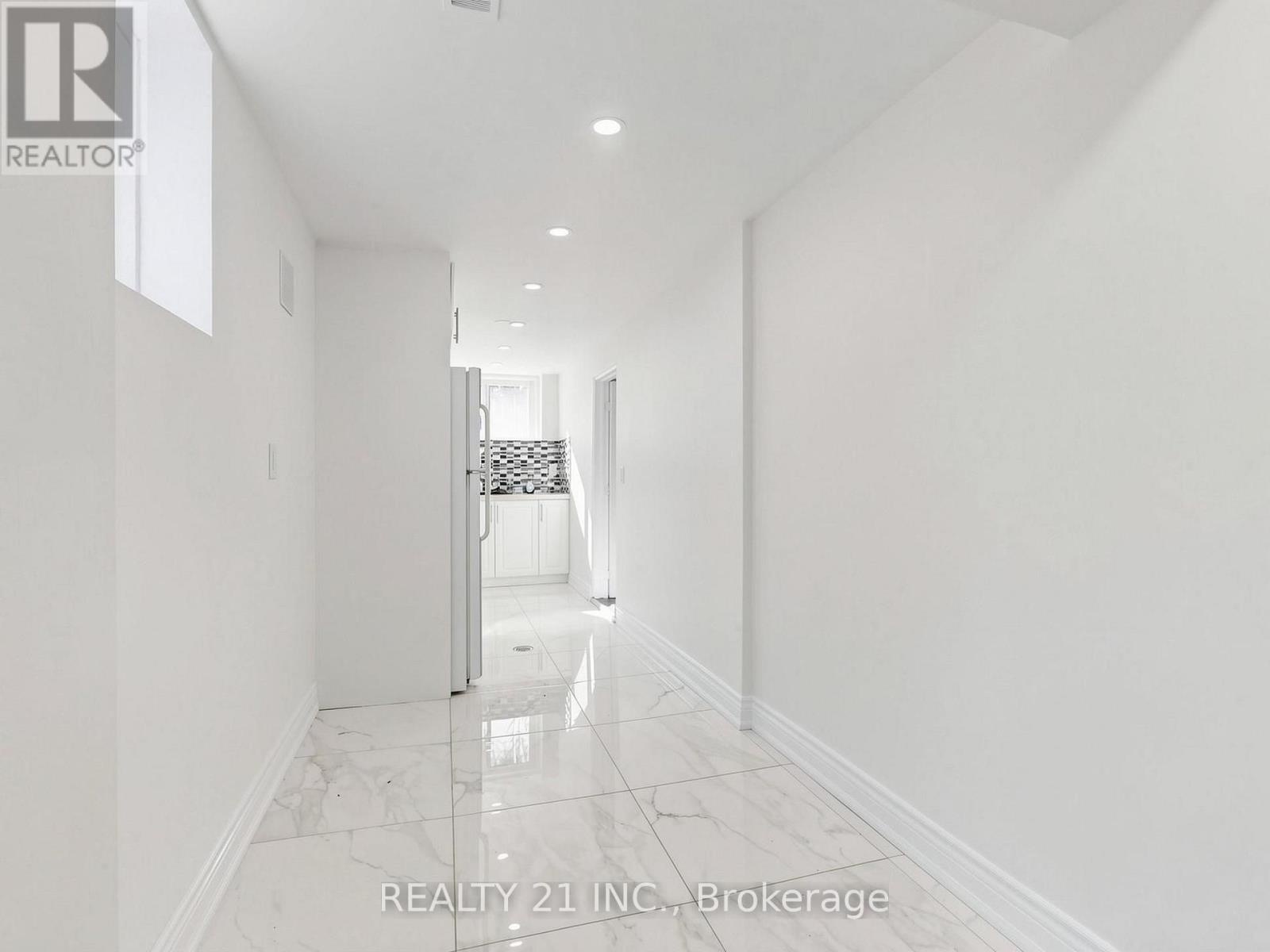 120 Queensbury Avenue, Toronto (birchcliffe-cliffside), Ontario