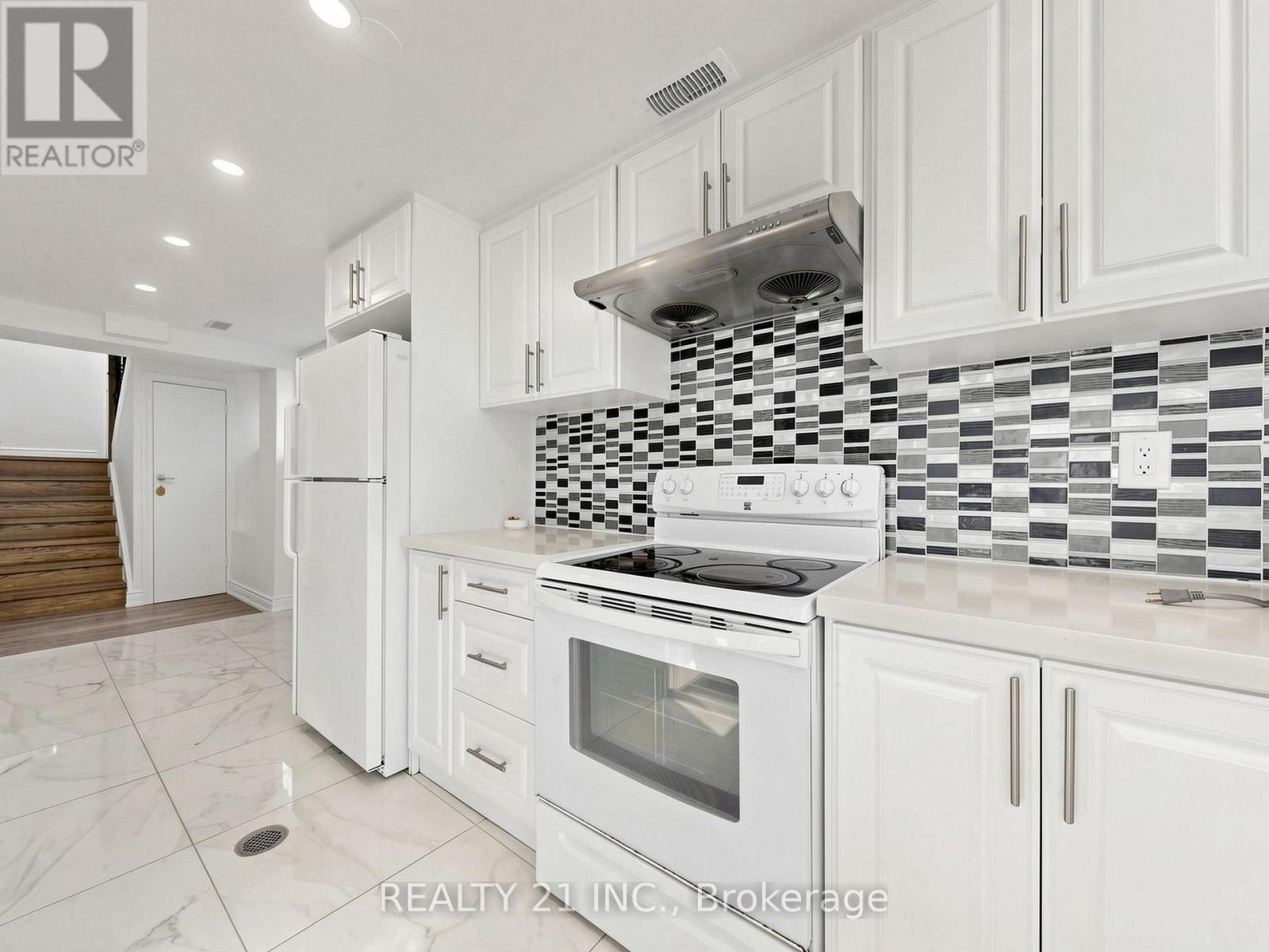 120 Queensbury Avenue, Toronto (birchcliffe-cliffside), Ontario