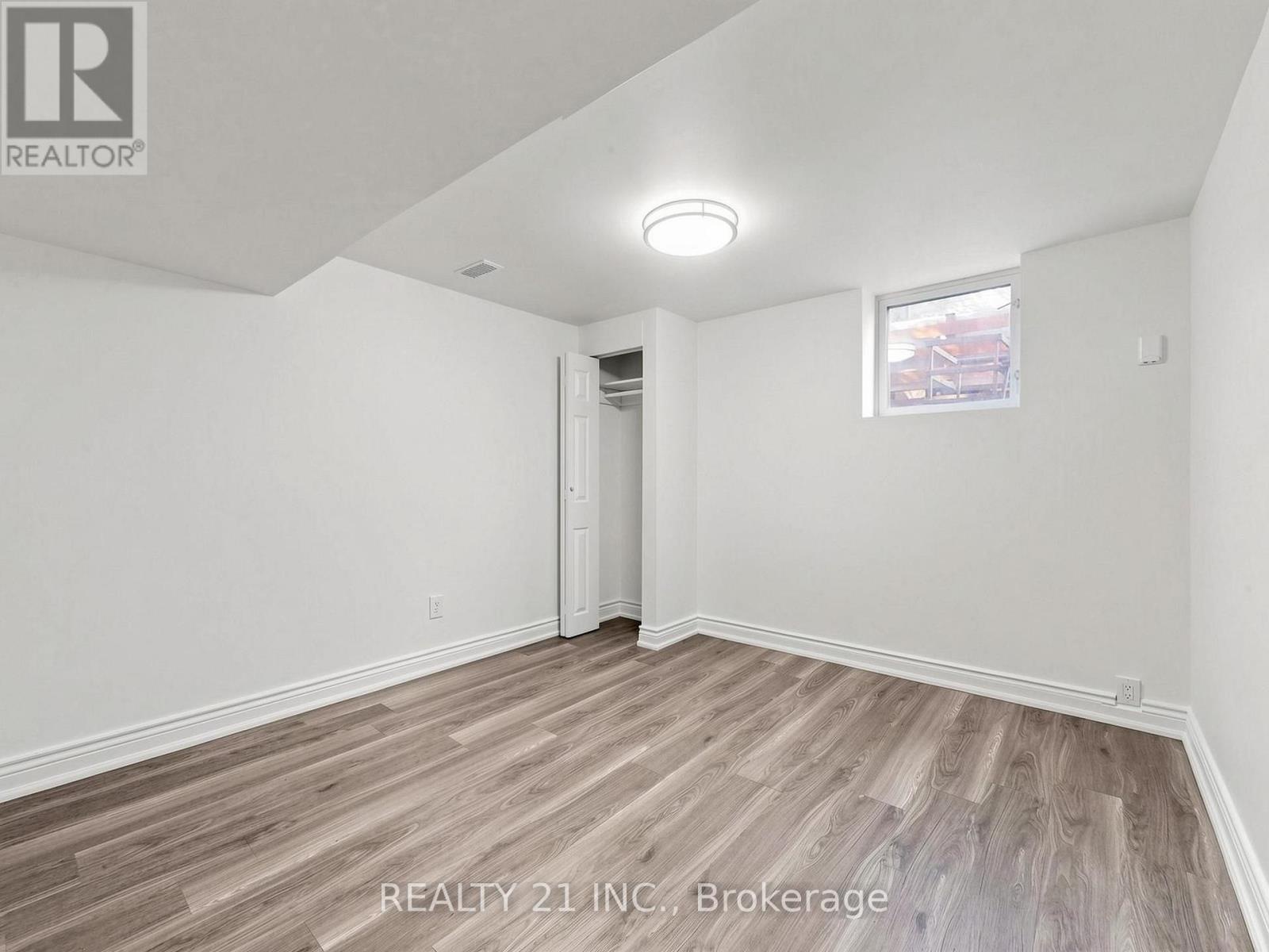 120 Queensbury Avenue, Toronto (birchcliffe-cliffside), Ontario