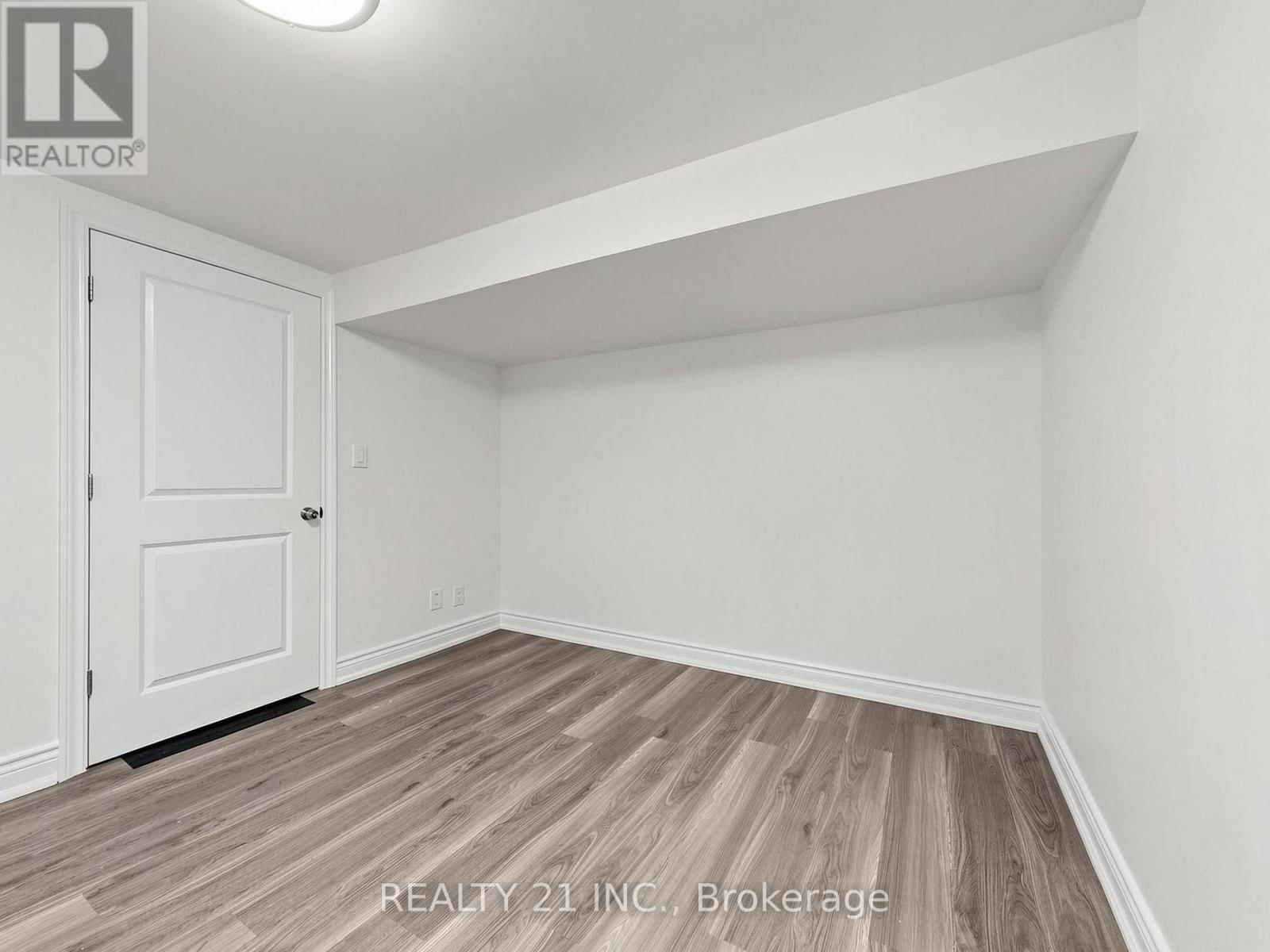 120 Queensbury Avenue, Toronto (birchcliffe-cliffside), Ontario