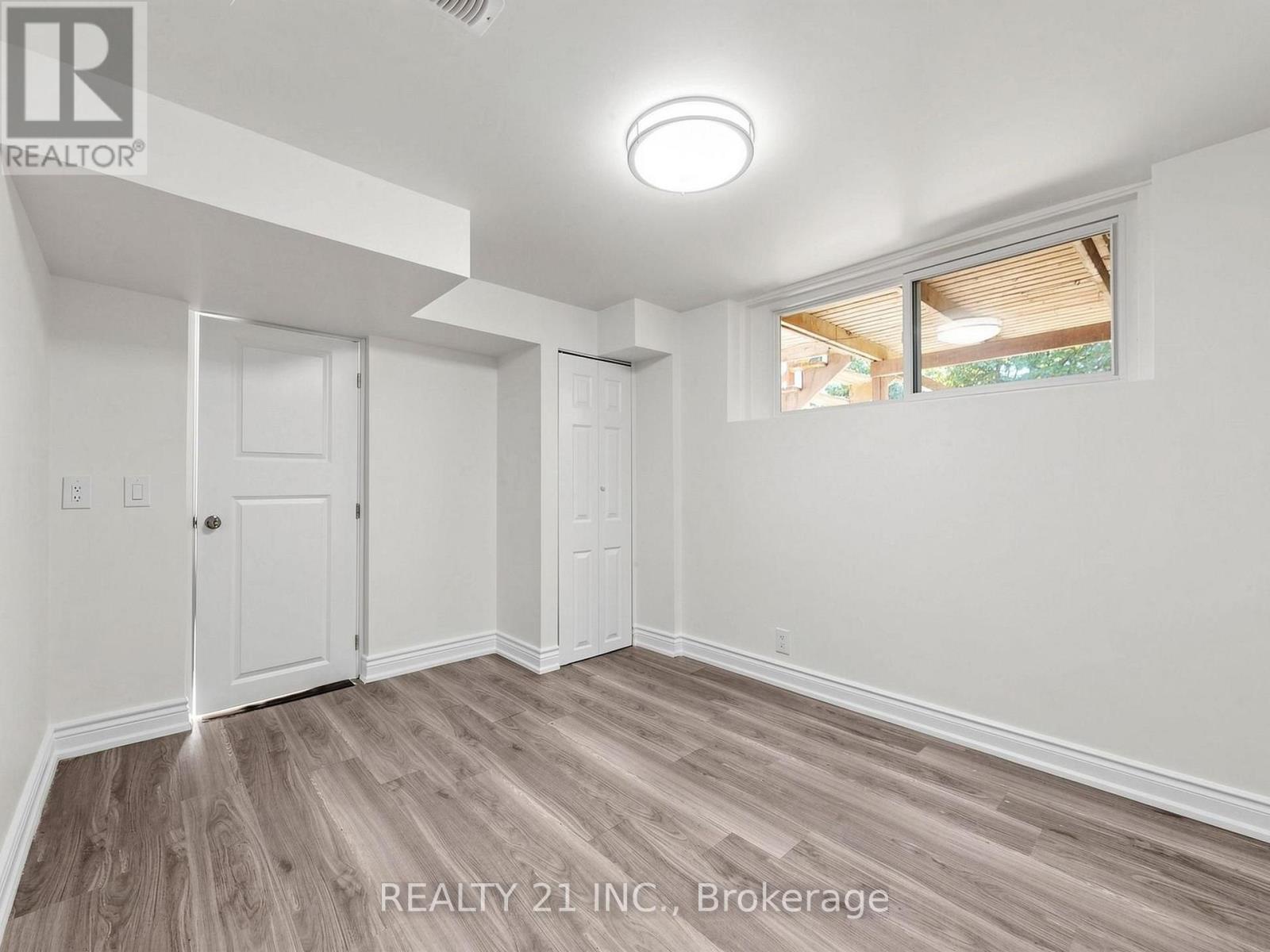 120 Queensbury Avenue, Toronto (birchcliffe-cliffside), Ontario