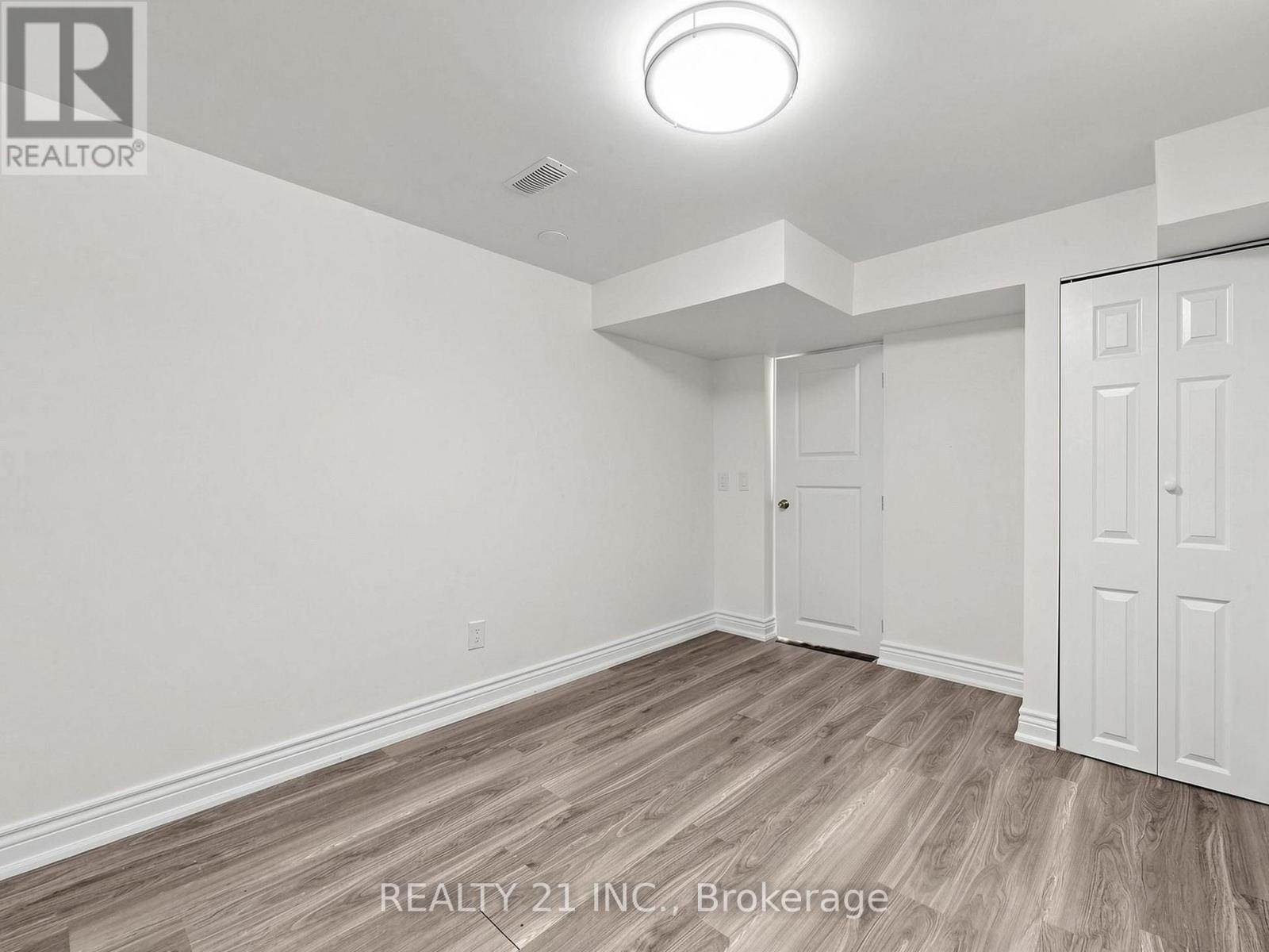 120 Queensbury Avenue, Toronto (birchcliffe-cliffside), Ontario