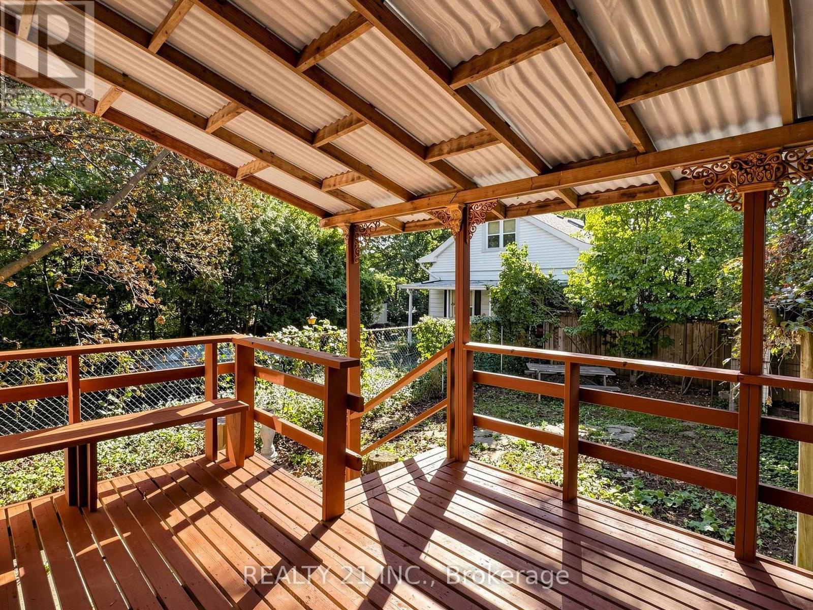 120 Queensbury Avenue, Toronto (birchcliffe-cliffside), Ontario