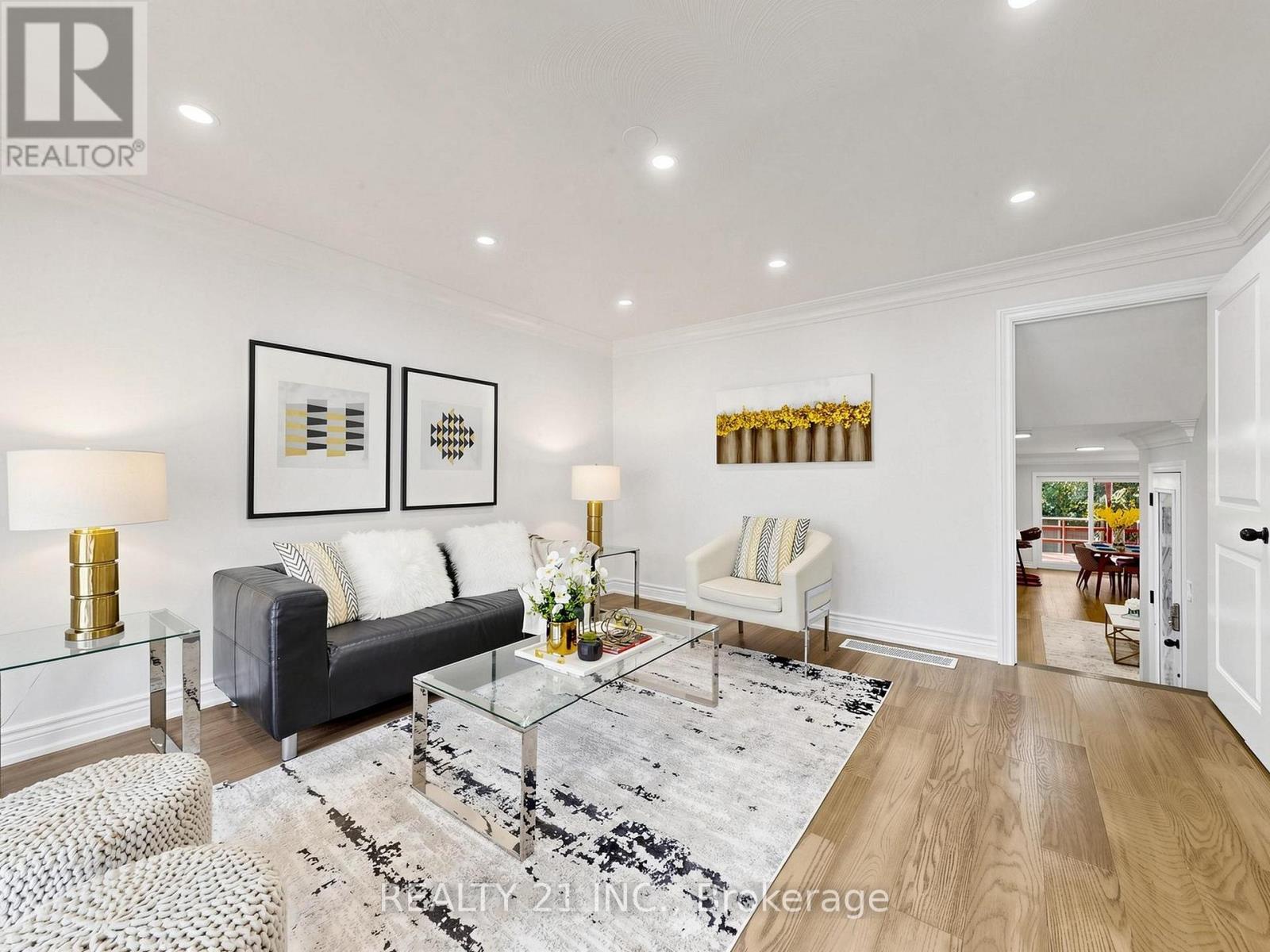 120 Queensbury Avenue, Toronto (birchcliffe-cliffside), Ontario