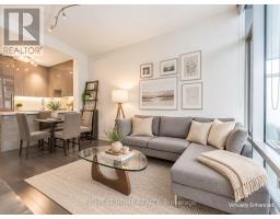 807 - 39 QUEENS QUAY E
