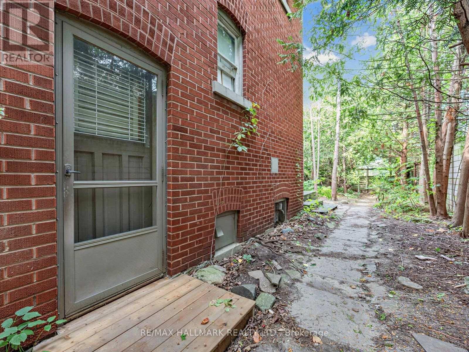 7 Humberview Crescent, Toronto (weston), Ontario