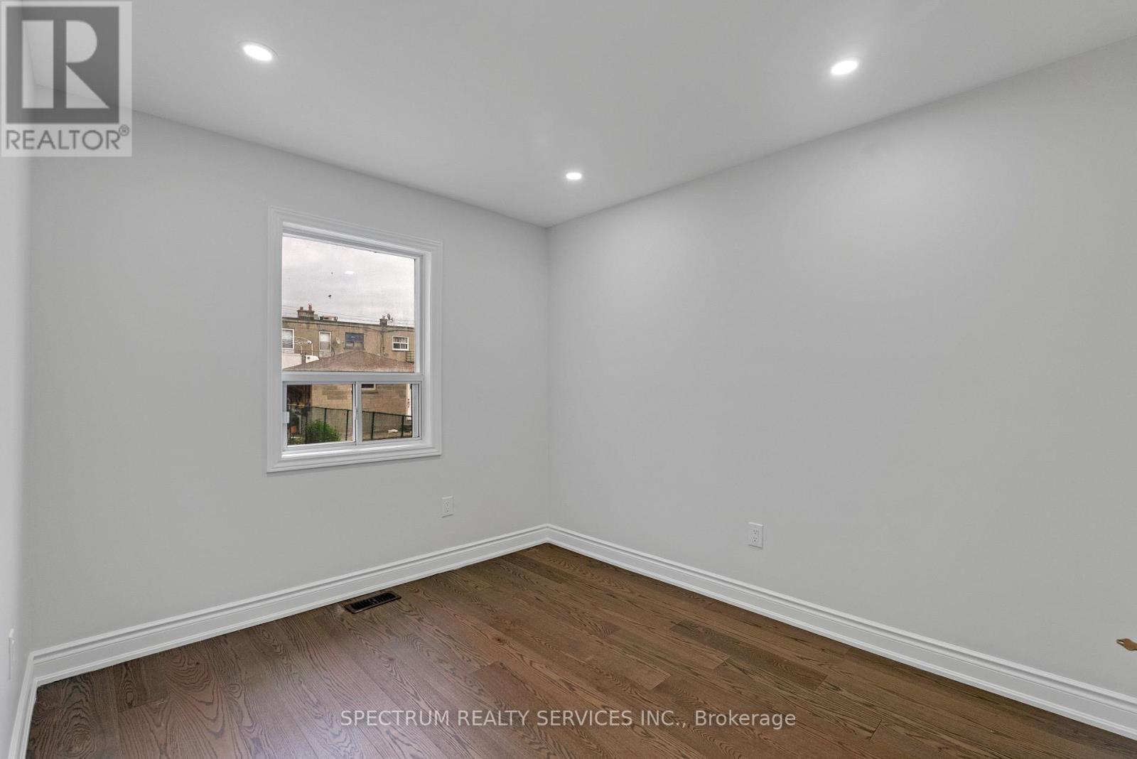 11 Vimy Avenue, Toronto (weston), Ontario