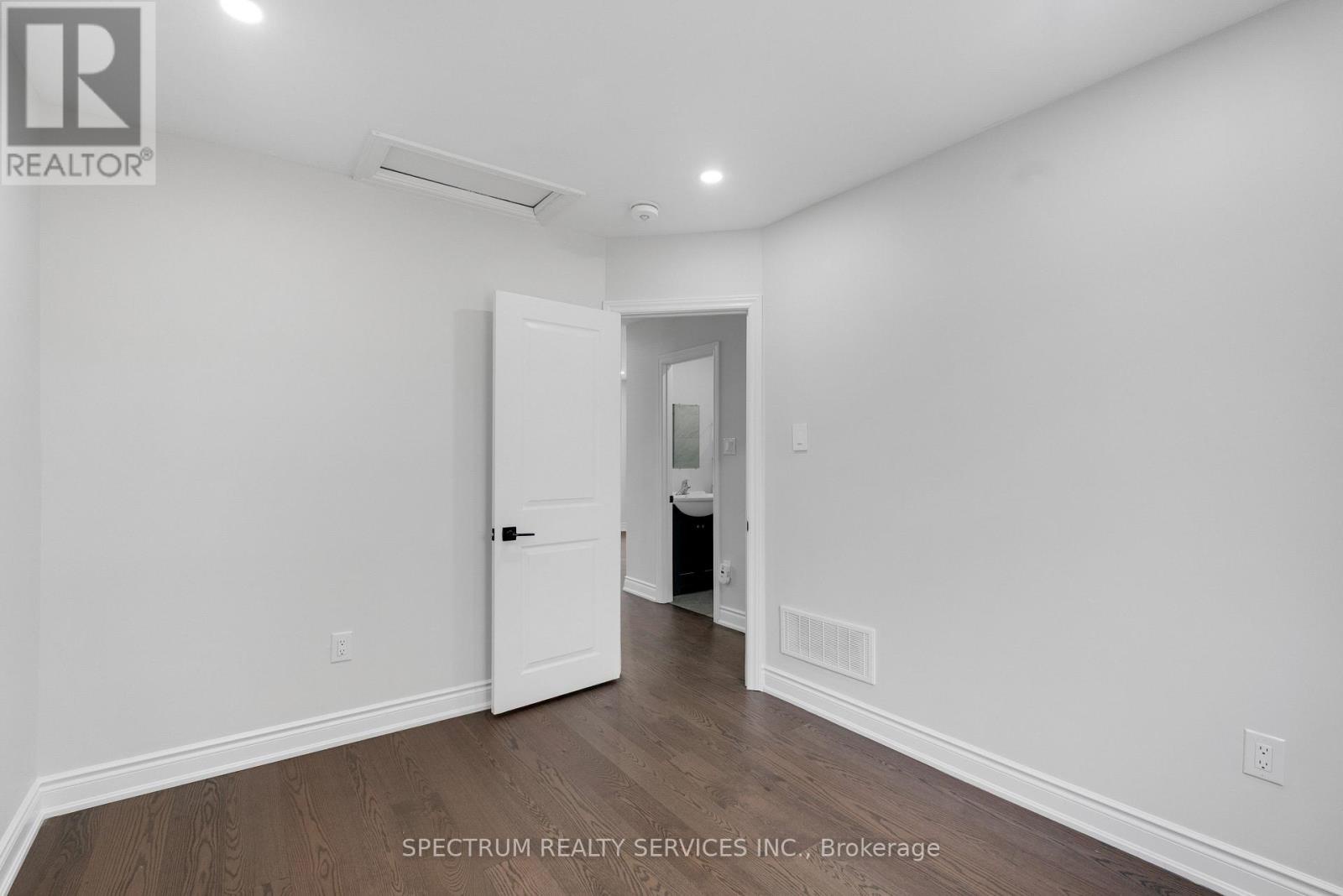 11 Vimy Avenue, Toronto (weston), Ontario