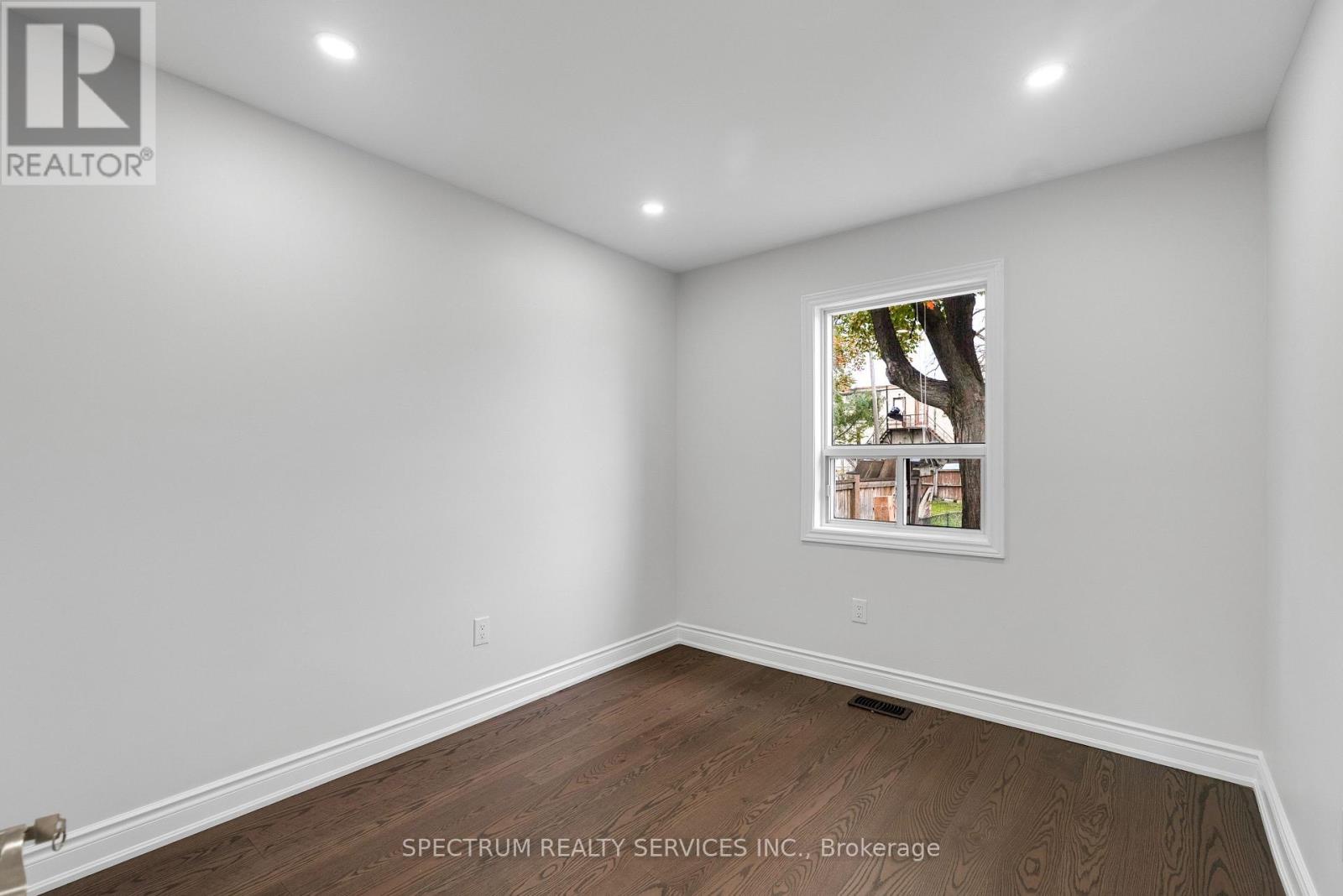 11 Vimy Avenue, Toronto (weston), Ontario