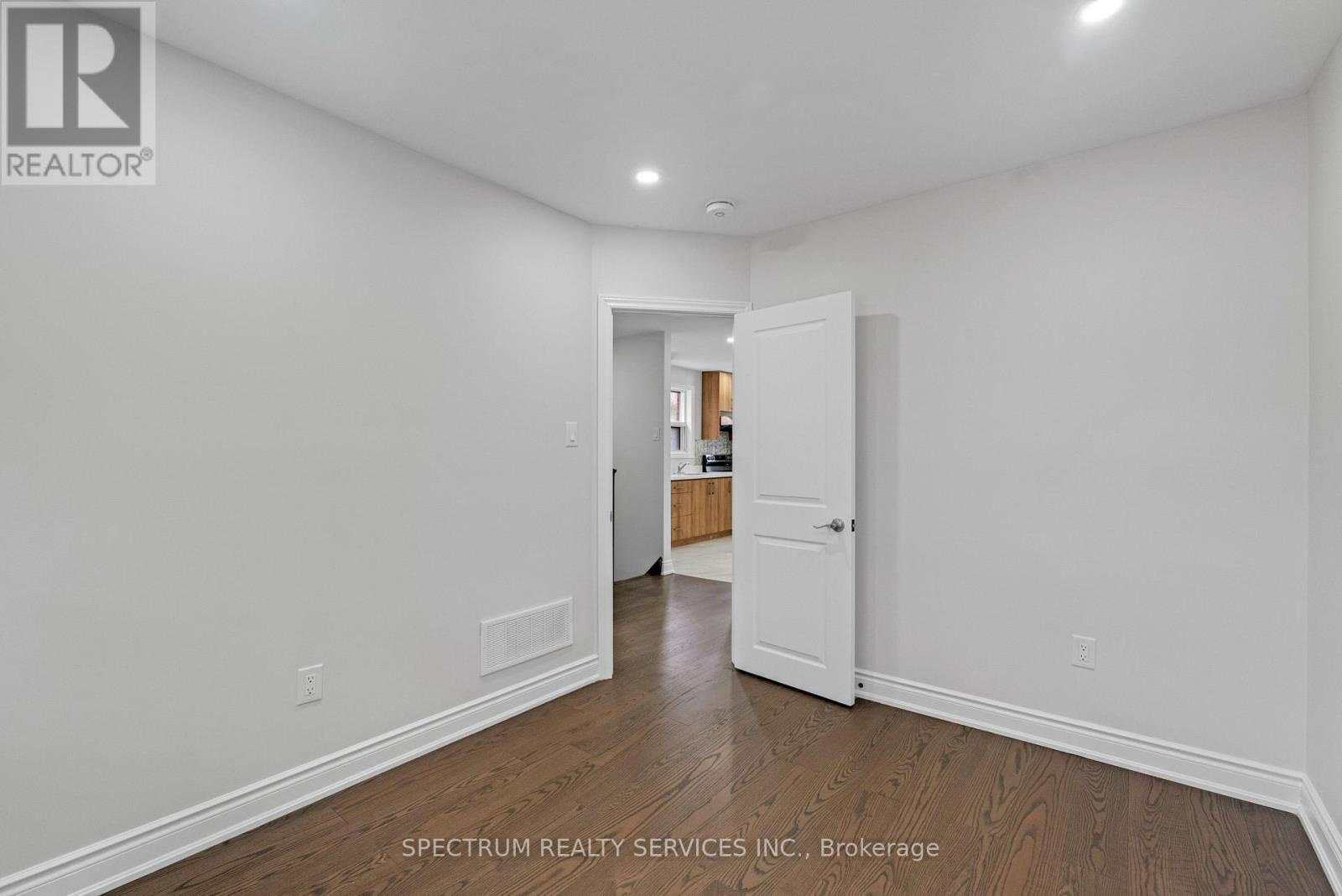 11 Vimy Avenue, Toronto (weston), Ontario