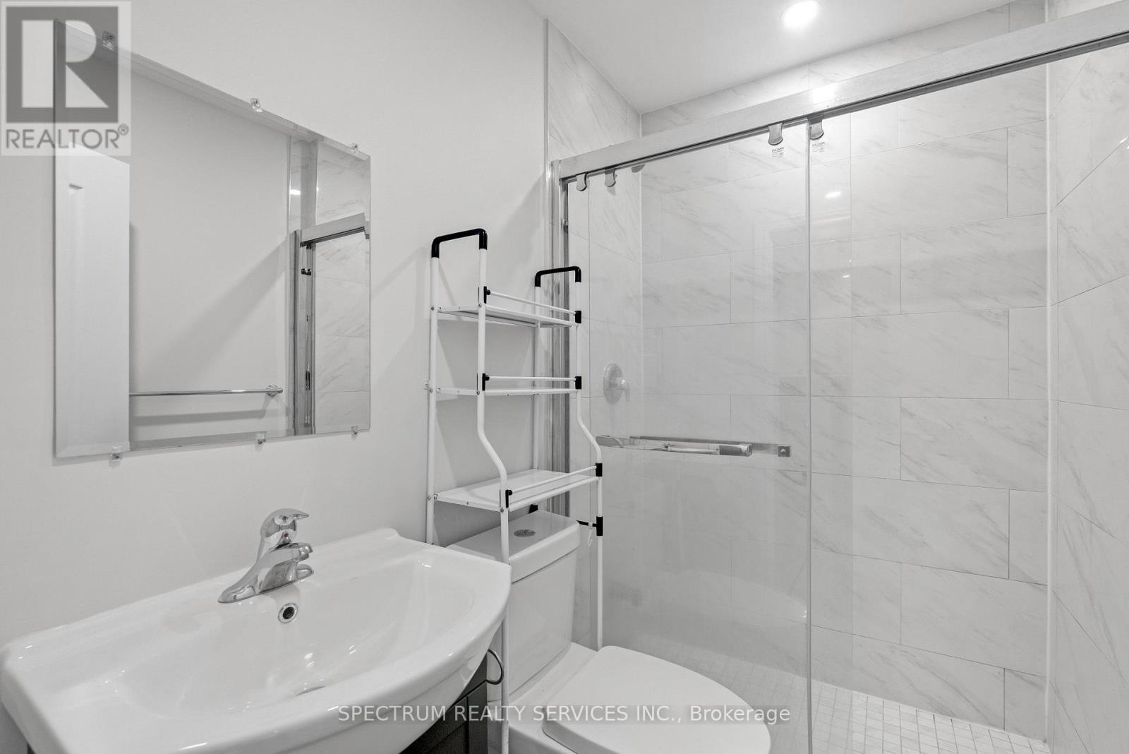 11 Vimy Avenue, Toronto (weston), Ontario