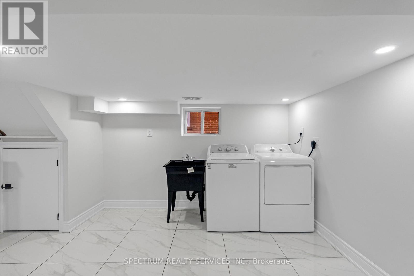 11 Vimy Avenue, Toronto (weston), Ontario