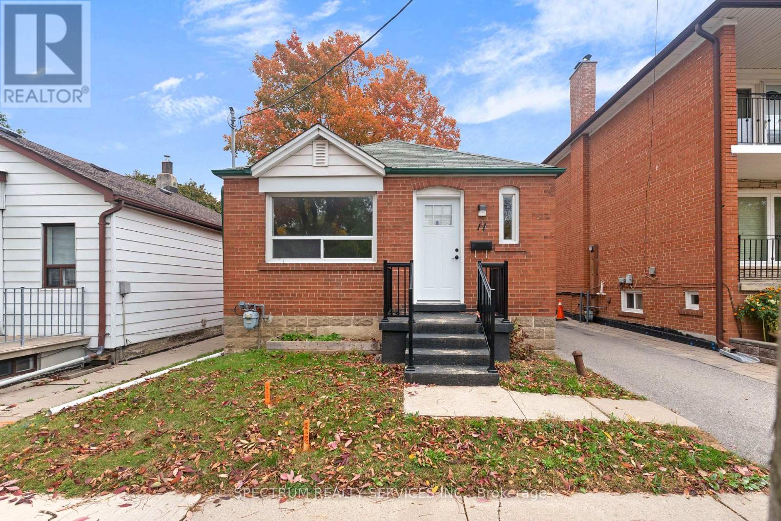 11 Vimy Avenue, Toronto (weston), Ontario