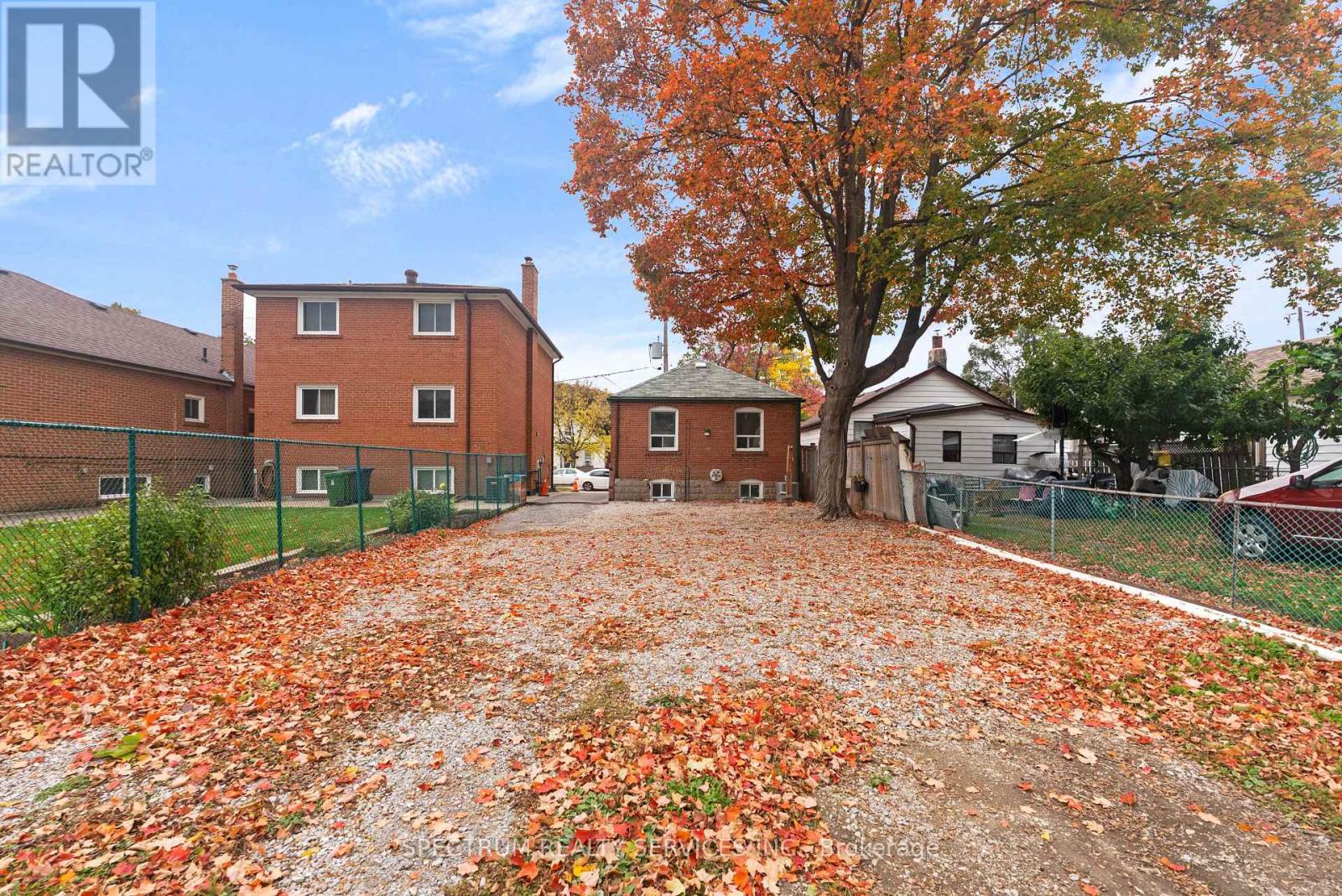 11 Vimy Avenue, Toronto (weston), Ontario