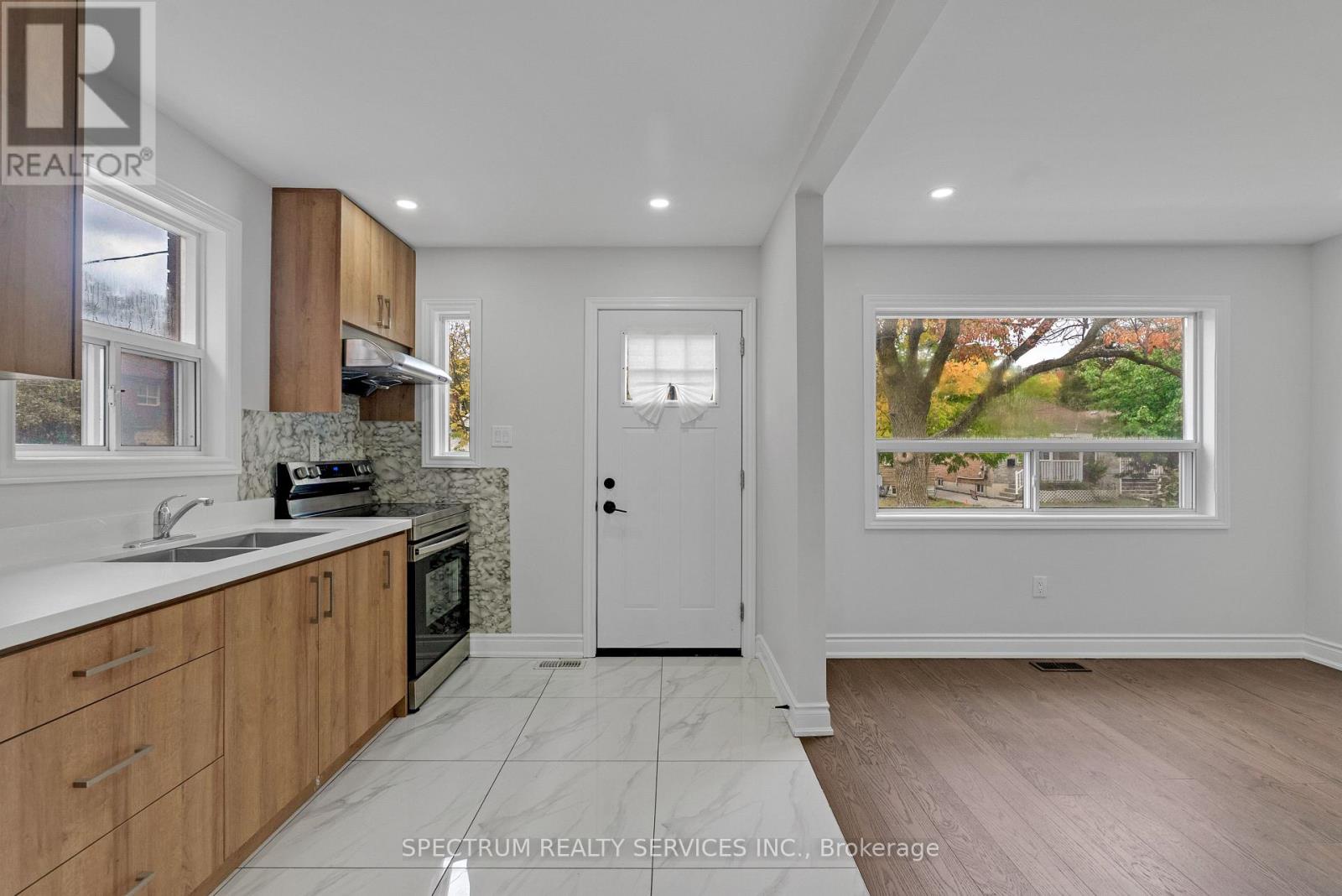 11 Vimy Avenue, Toronto (weston), Ontario