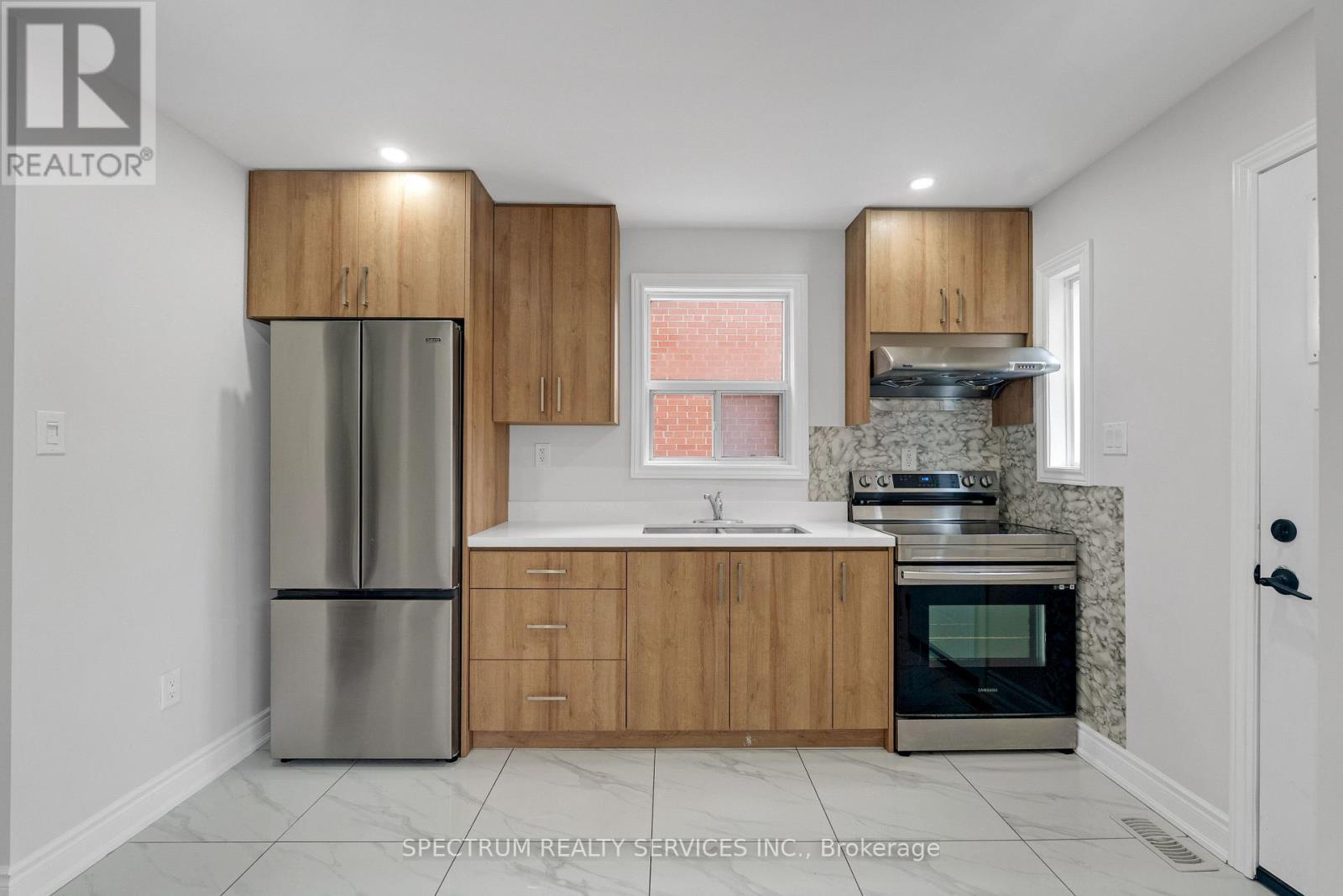 11 Vimy Avenue, Toronto (weston), Ontario