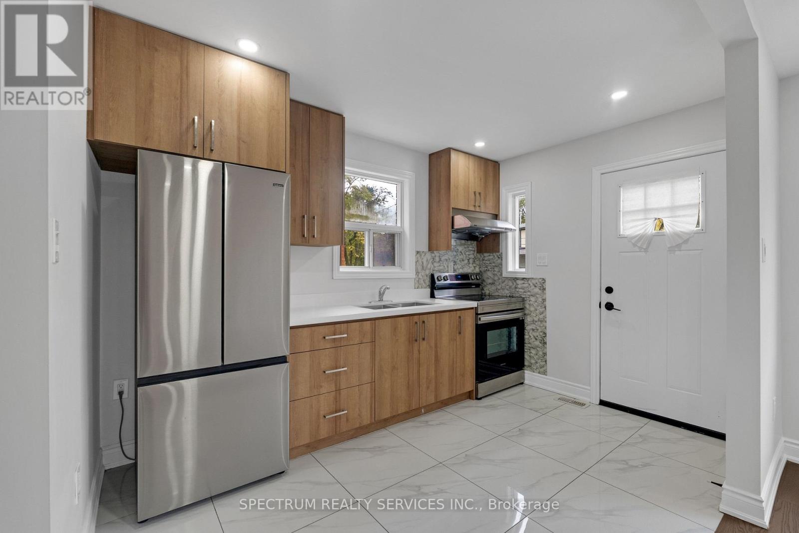 11 Vimy Avenue, Toronto (weston), Ontario
