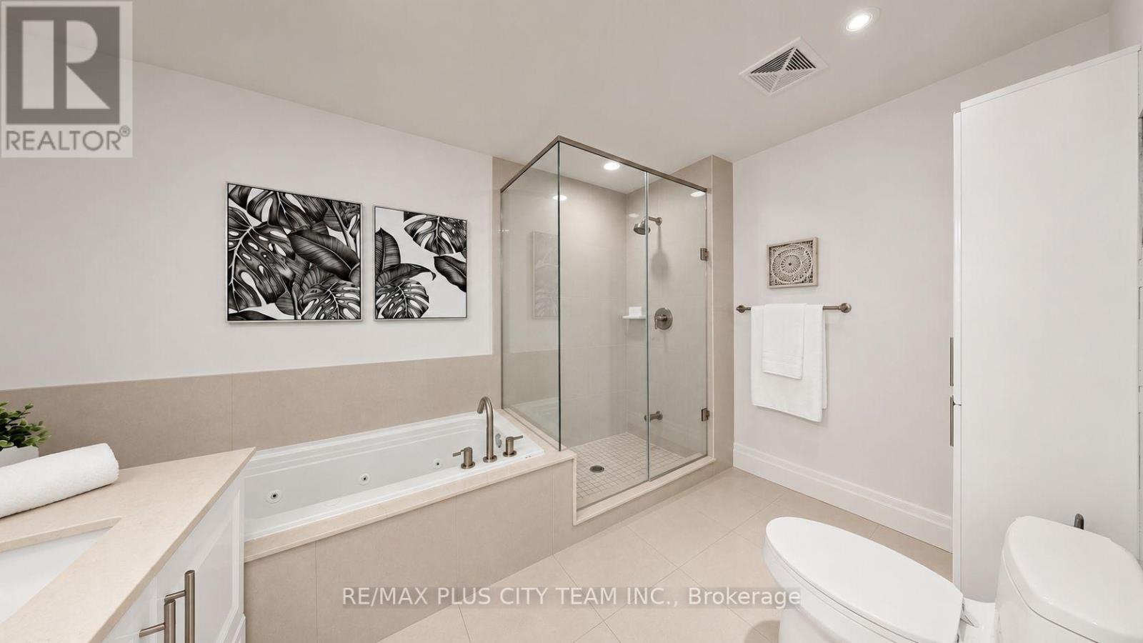 4302 - 16 Harbour Street, Toronto (waterfront Communities), Ontario