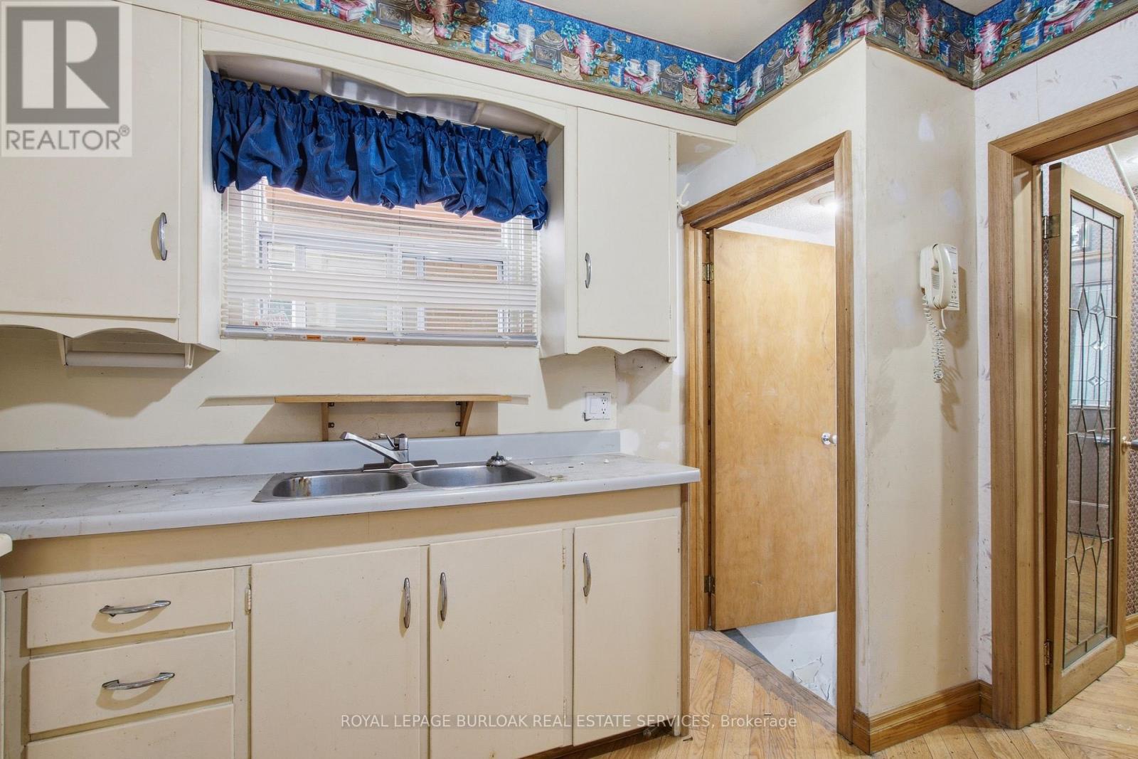 52 Craydon Avenue, Toronto (mount Dennis), Ontario
