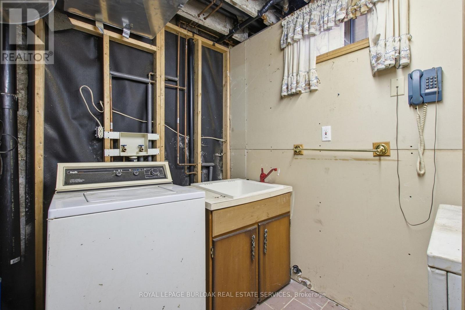 52 Craydon Avenue, Toronto (mount Dennis), Ontario