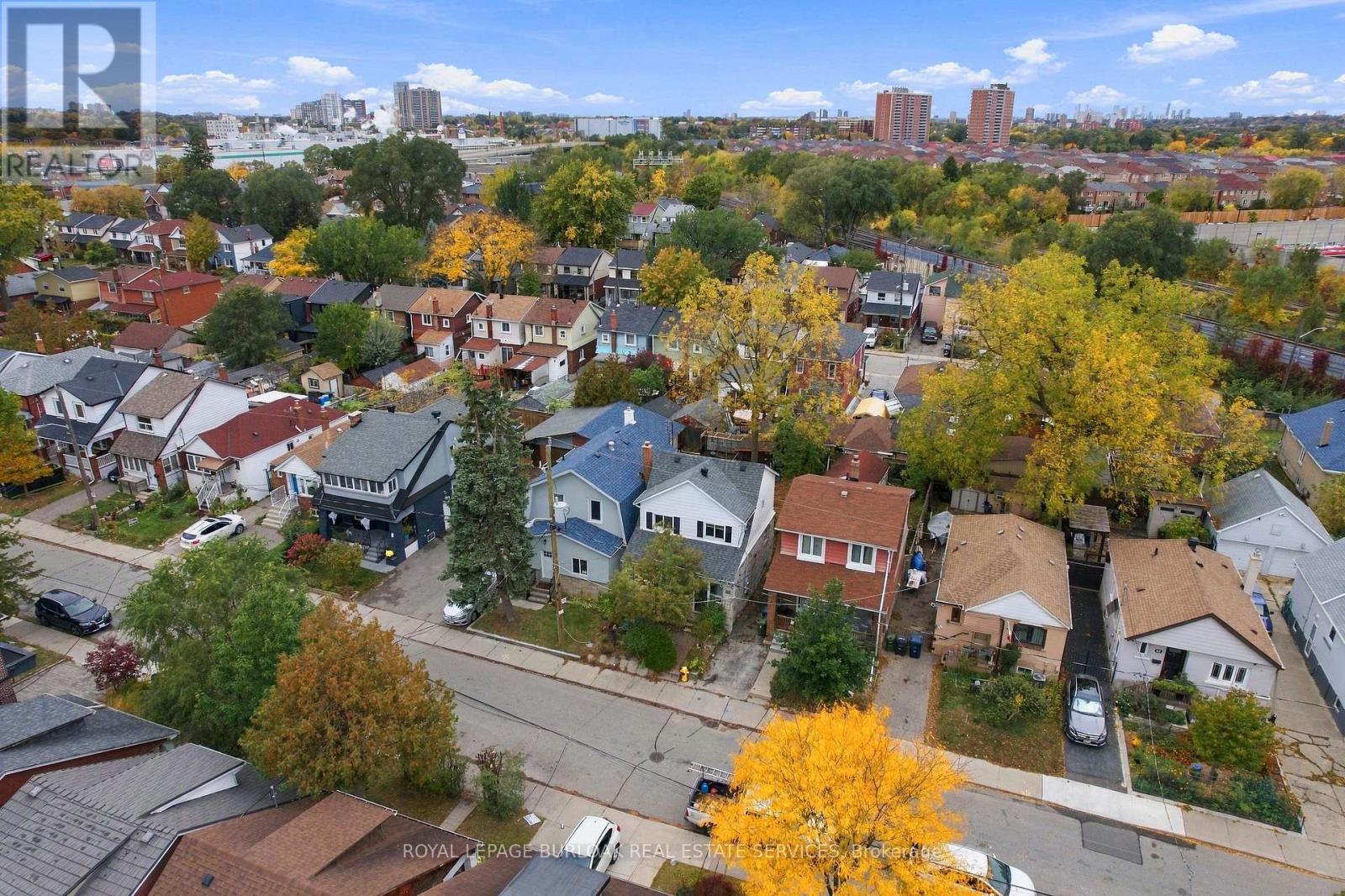 52 Craydon Avenue, Toronto (mount Dennis), Ontario
