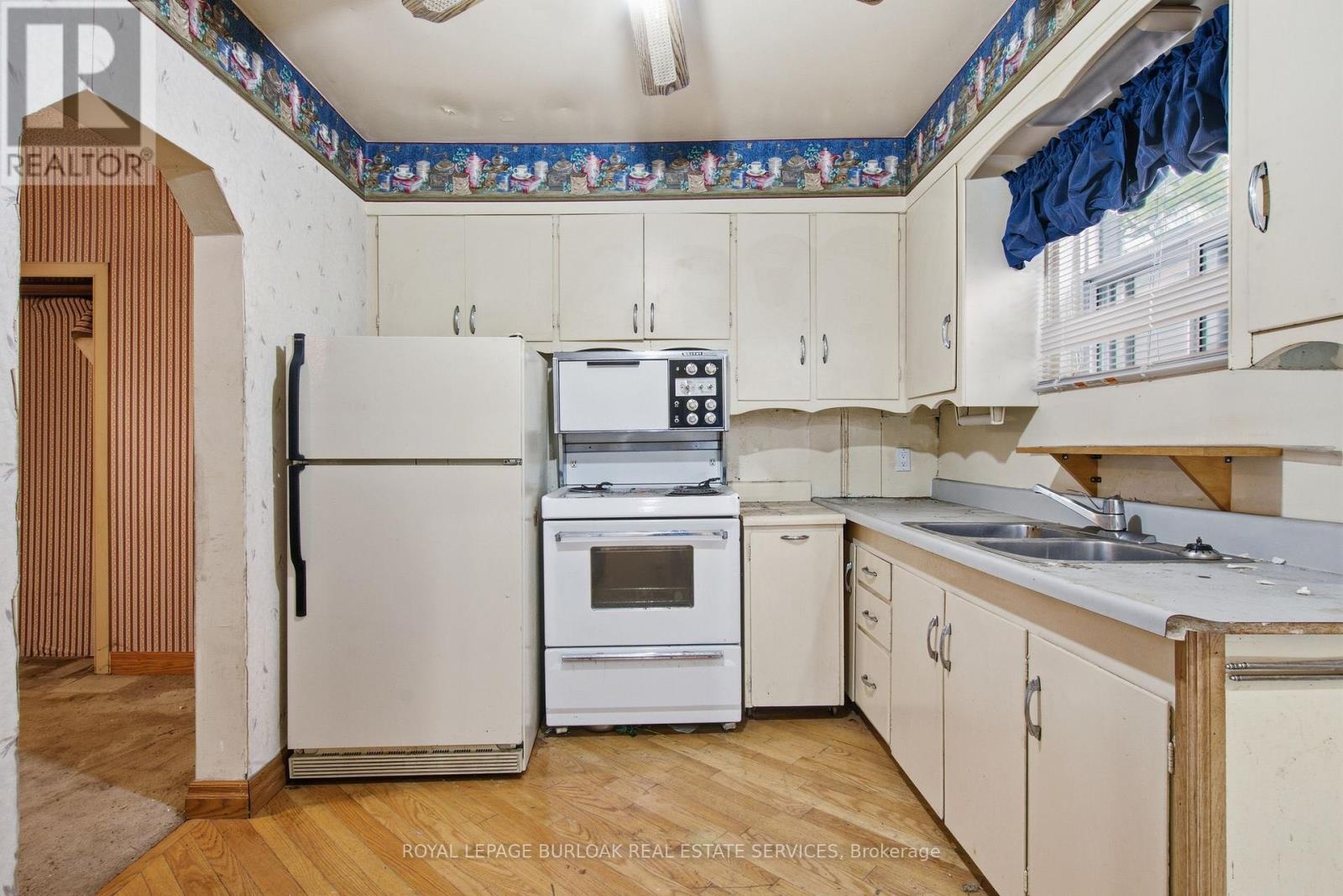 52 Craydon Avenue, Toronto (mount Dennis), Ontario