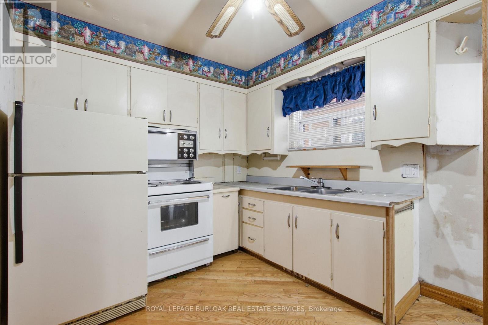 52 Craydon Avenue, Toronto (mount Dennis), Ontario