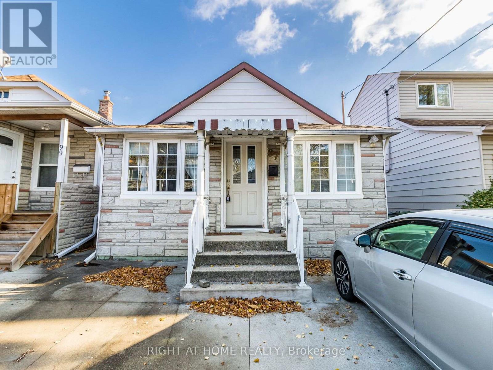 97 Twenty Ninth Street, Toronto (long Branch), Ontario