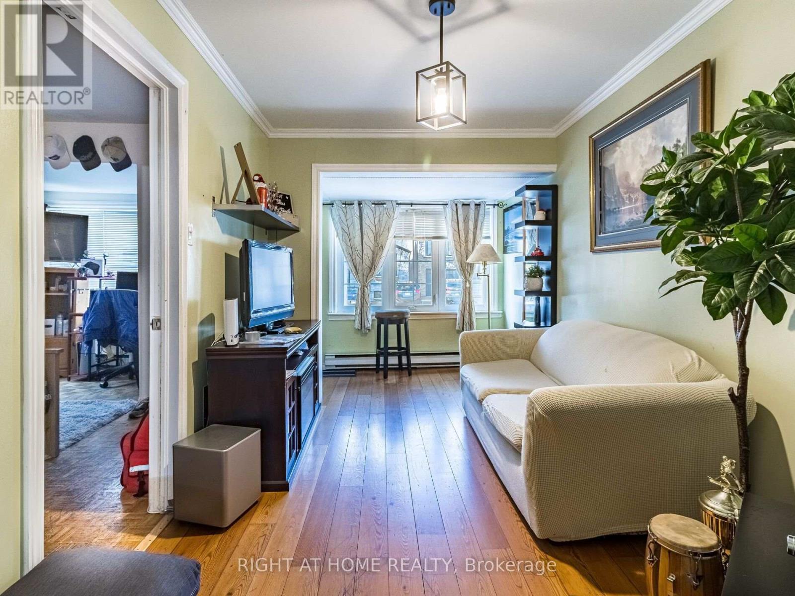 97 Twenty Ninth Street, Toronto (long Branch), Ontario