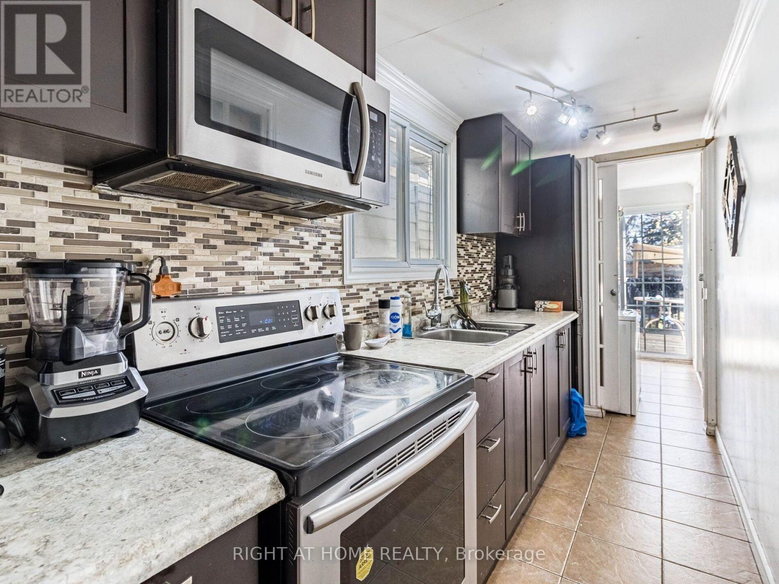 97 Twenty Ninth Street, Toronto (long Branch), Ontario