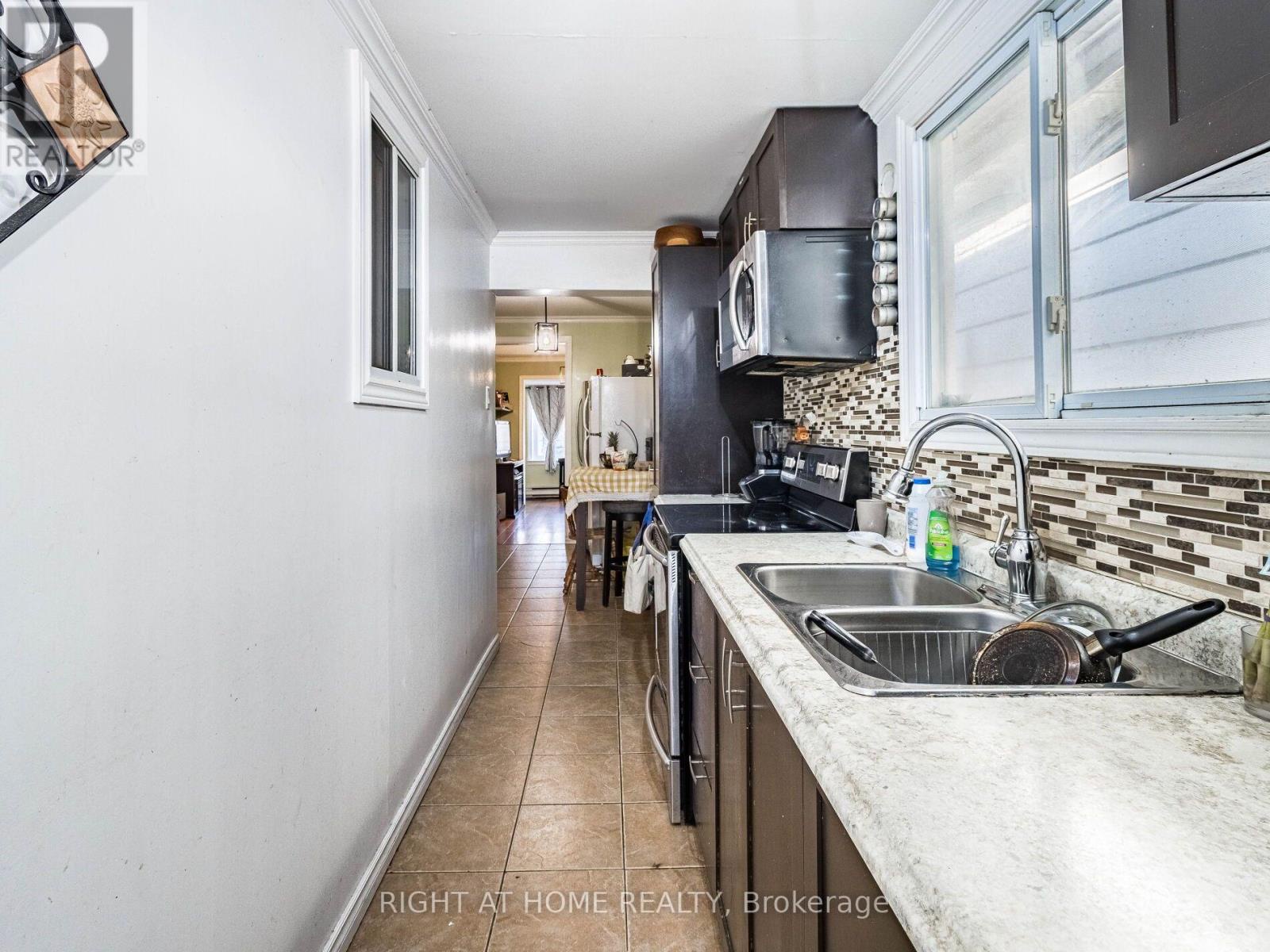 97 Twenty Ninth Street, Toronto (long Branch), Ontario