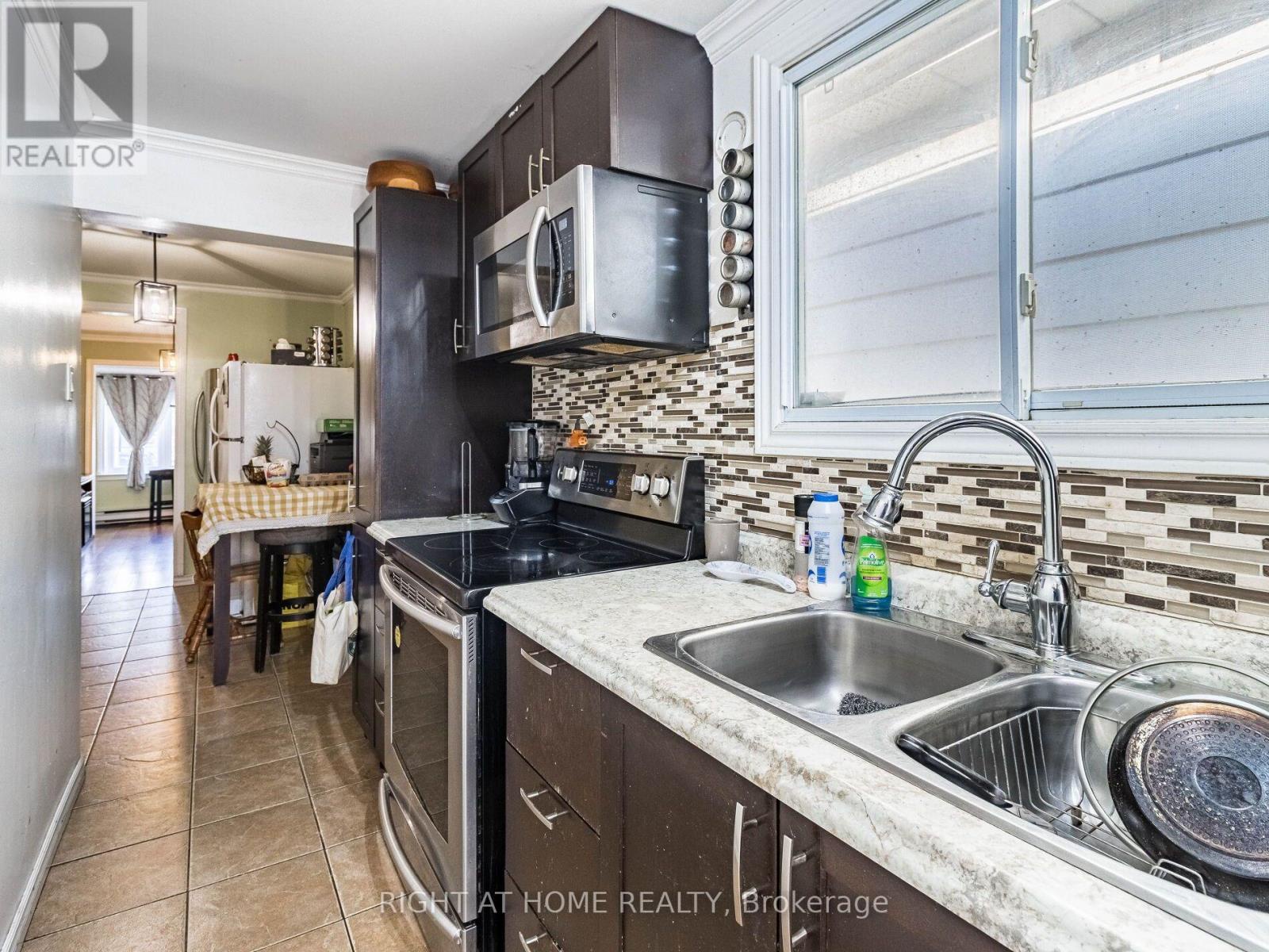 97 Twenty Ninth Street, Toronto (long Branch), Ontario
